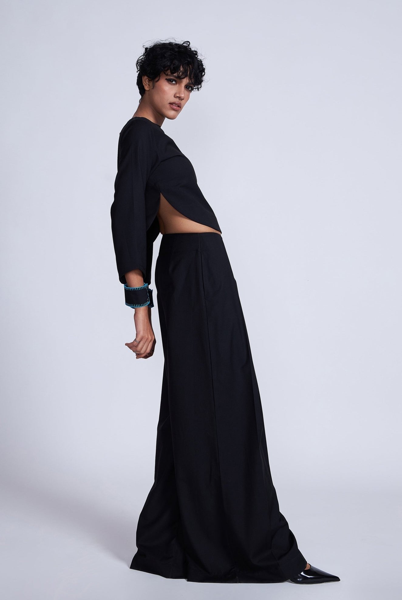 Kuro Curved Hem Top - CiceroniTopsAdvait