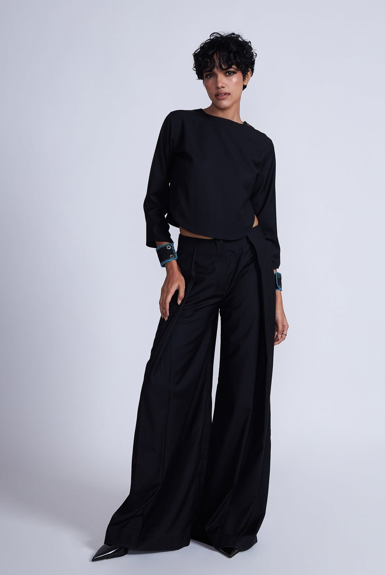 Kuro Curved Hem Top - CiceroniTopsAdvait