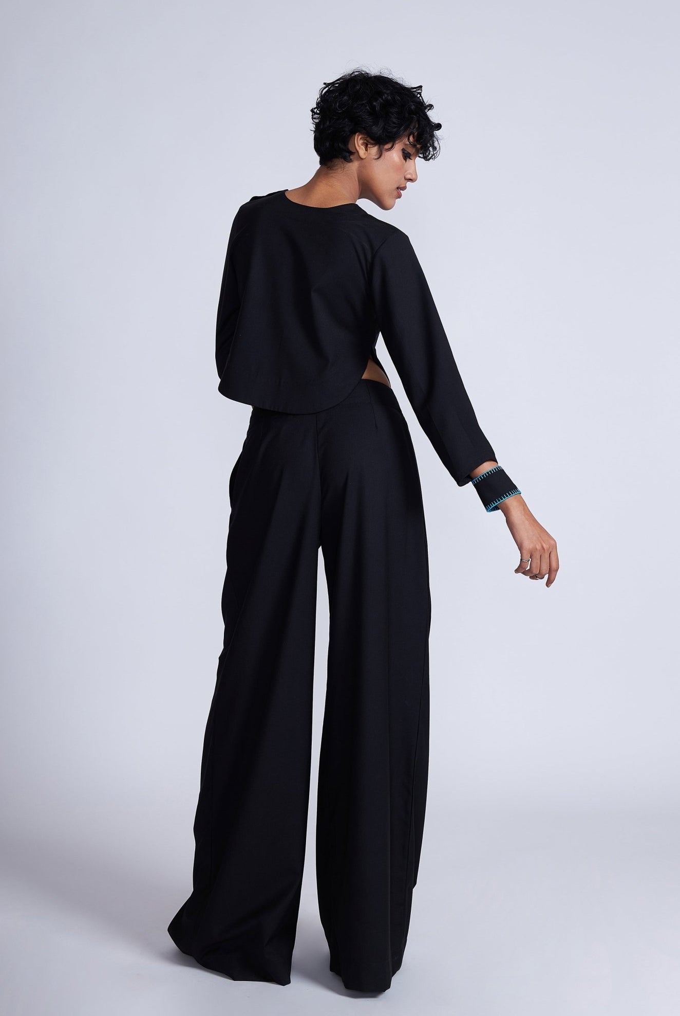 Kuro Curved Hem Top - CiceroniTopsAdvait