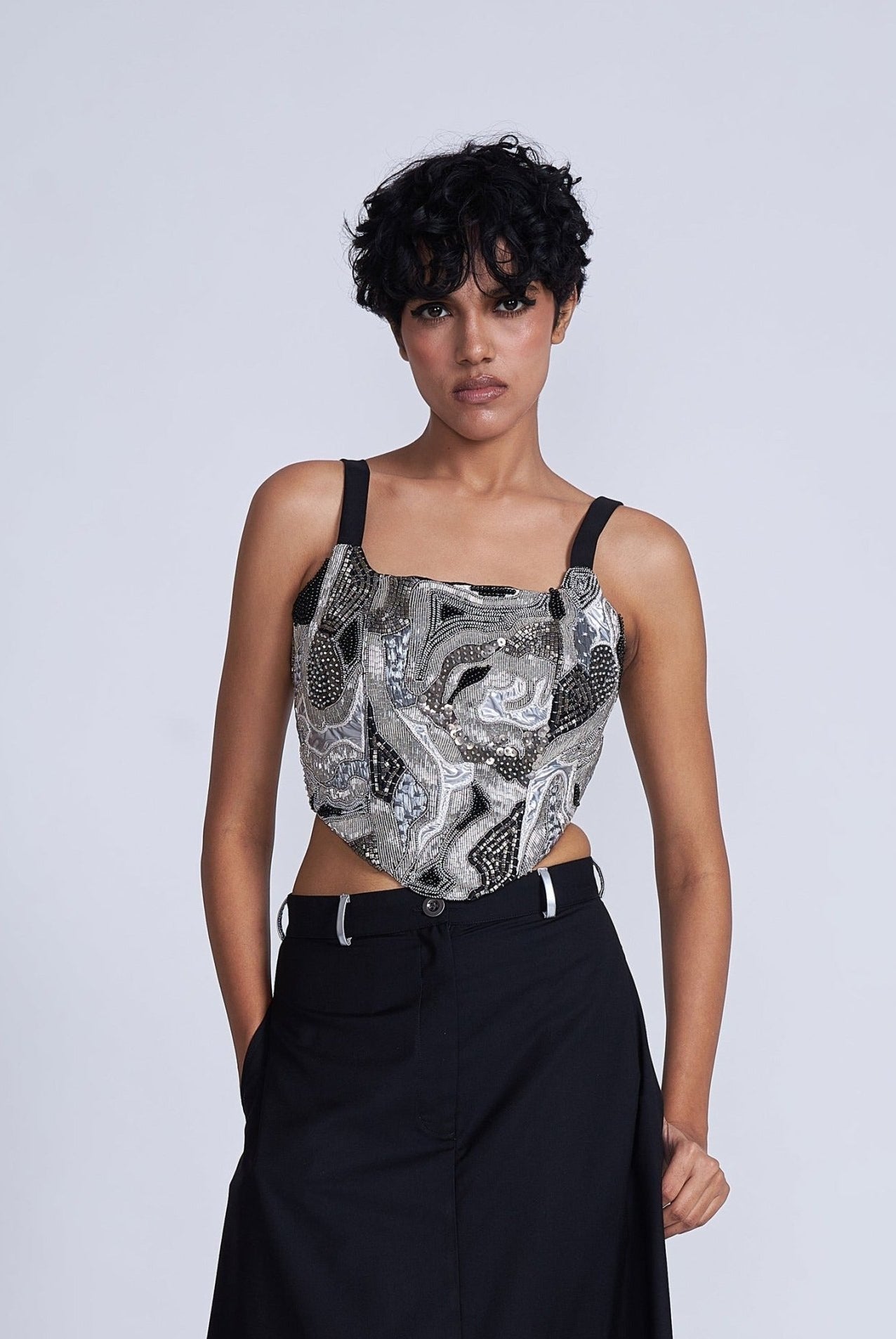 Kuro Embroidered Corset - CiceroniCorsetAdvait