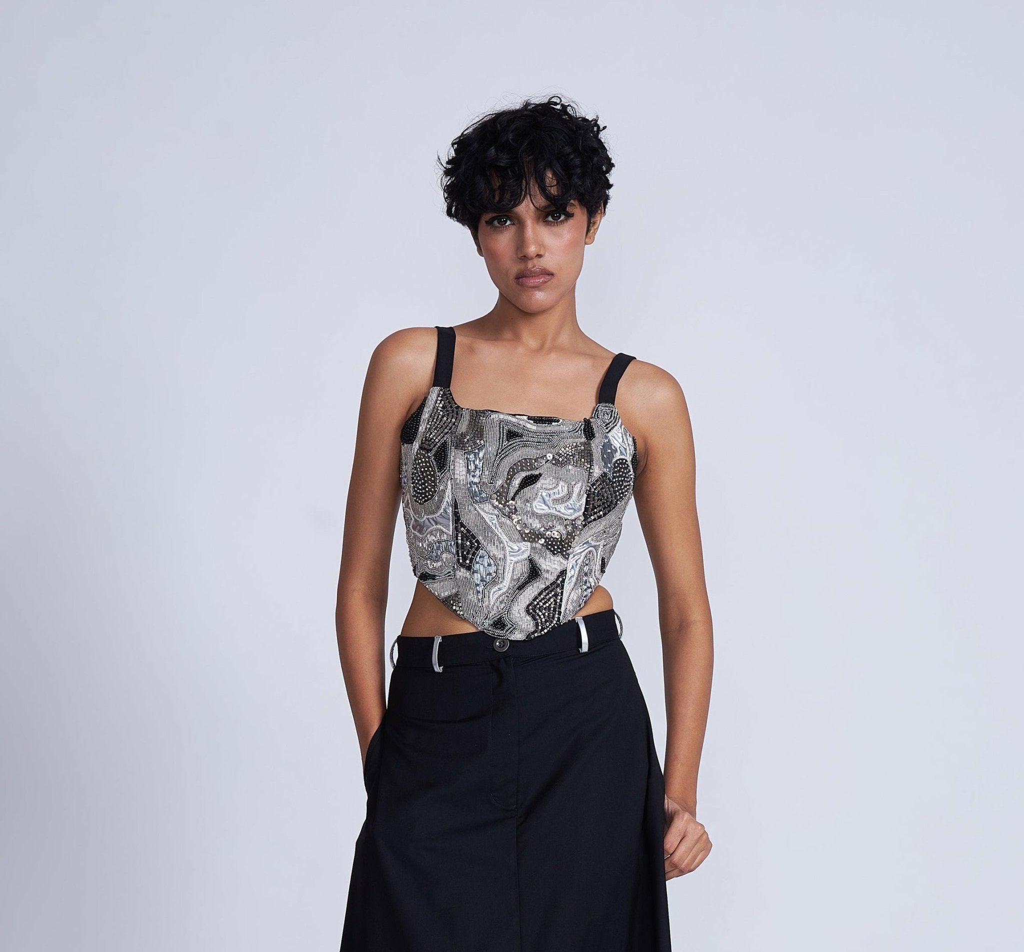 Kuro Embroidered Corset - CiceroniCorsetAdvait