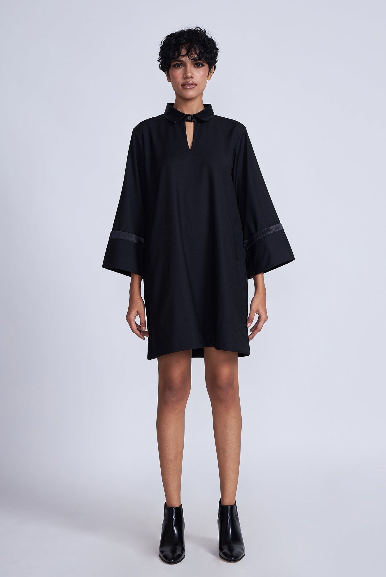 Kuro Shift Dress - CiceroniDressesAdvait