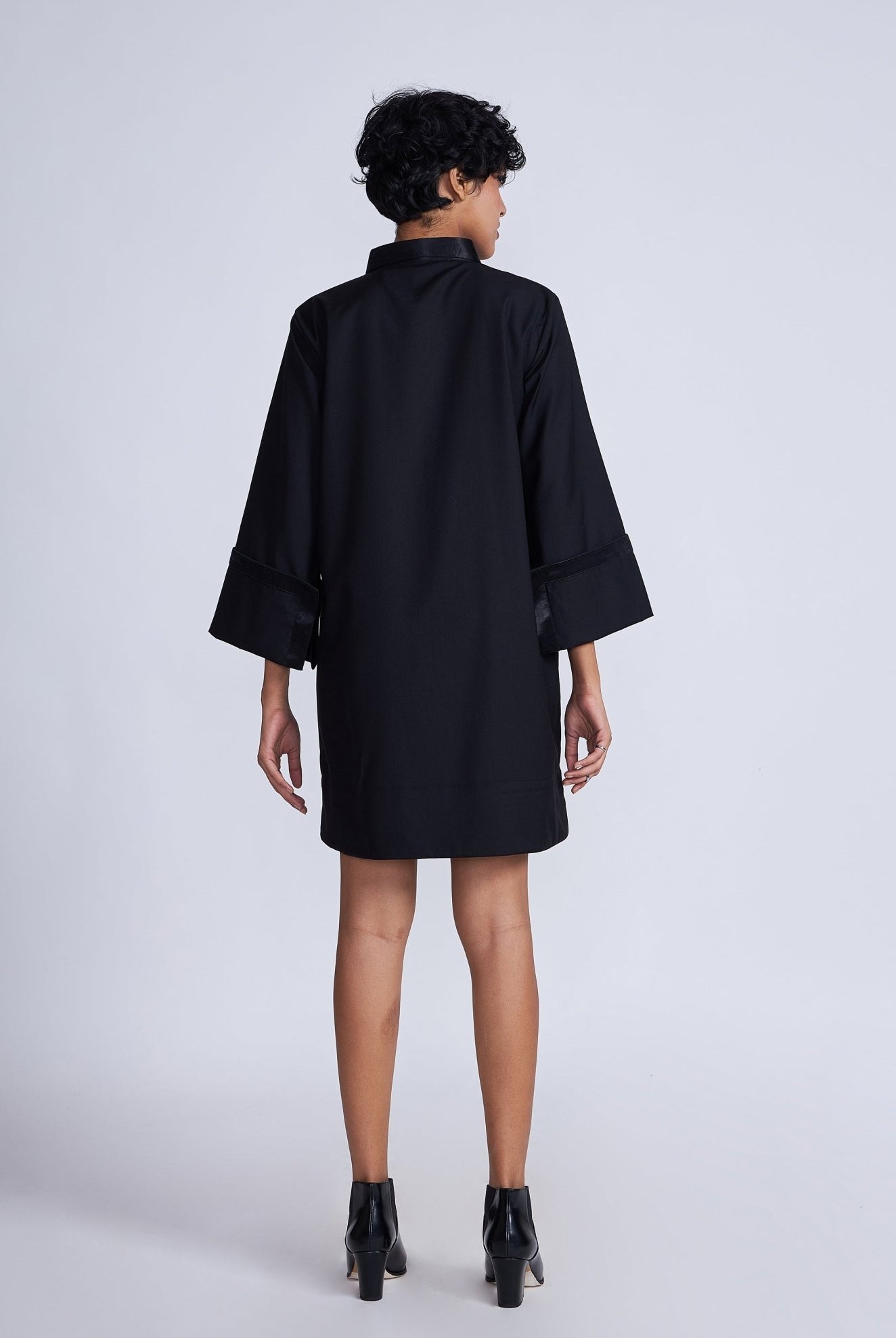 Kuro Shift Dress - CiceroniDressesAdvait