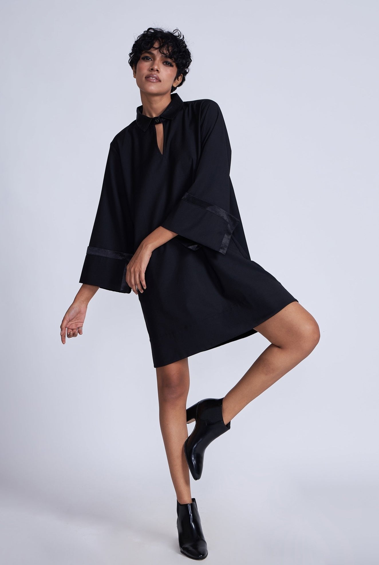 Kuro Shift Dress - CiceroniDressesAdvait