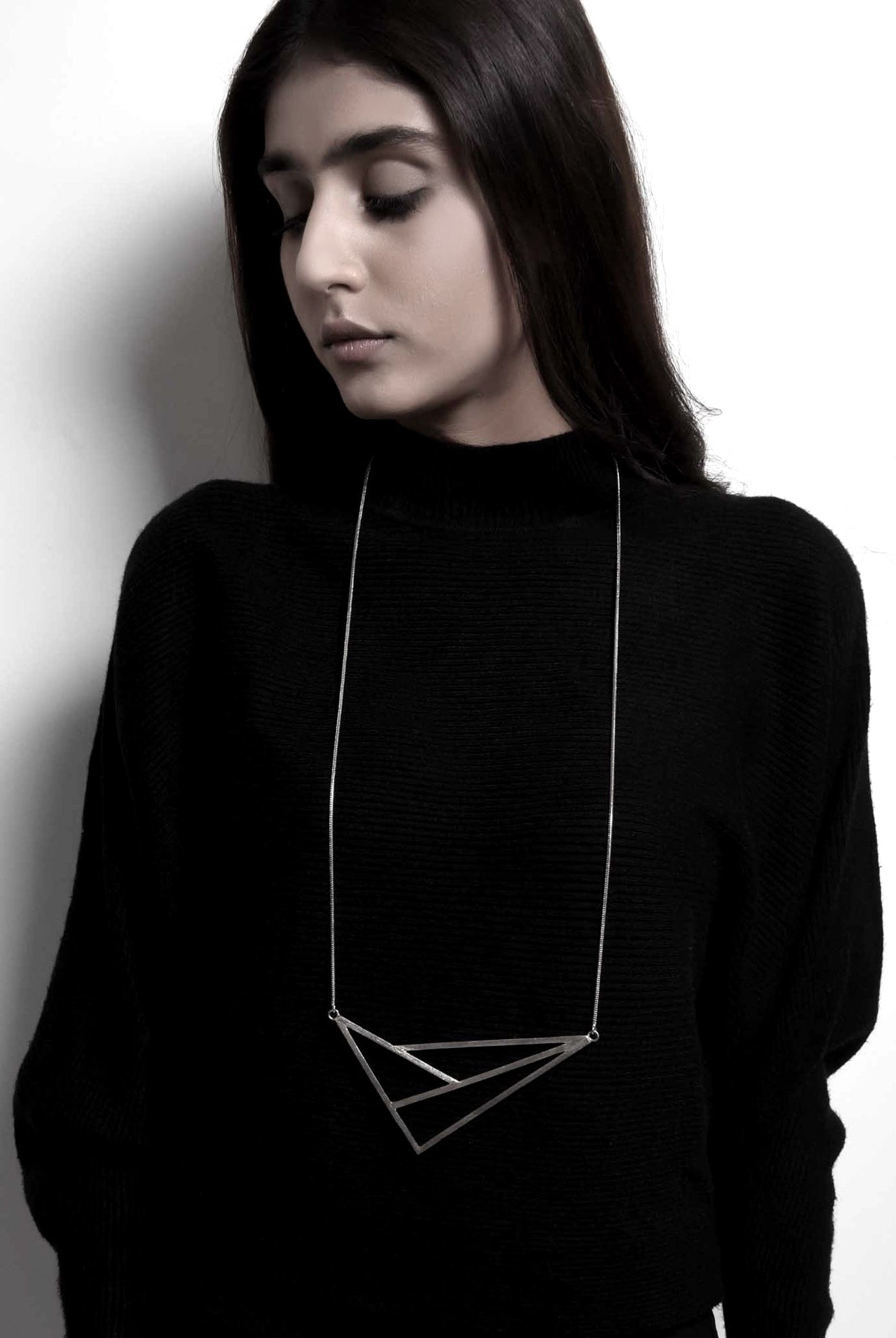 Line Art Neckpiece - CiceroniDE'ANMA