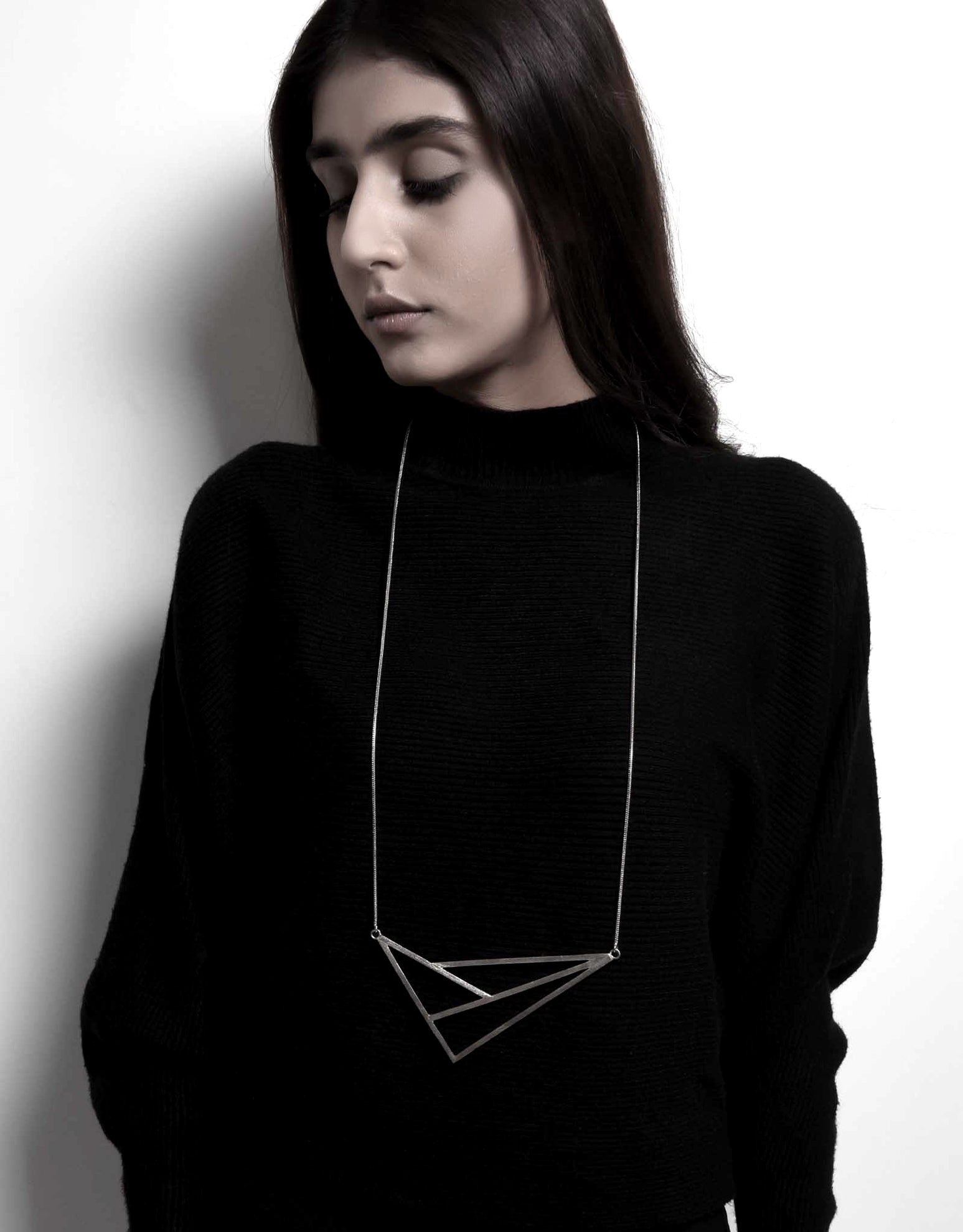 Line Art Neckpiece - CiceroniDE'ANMA