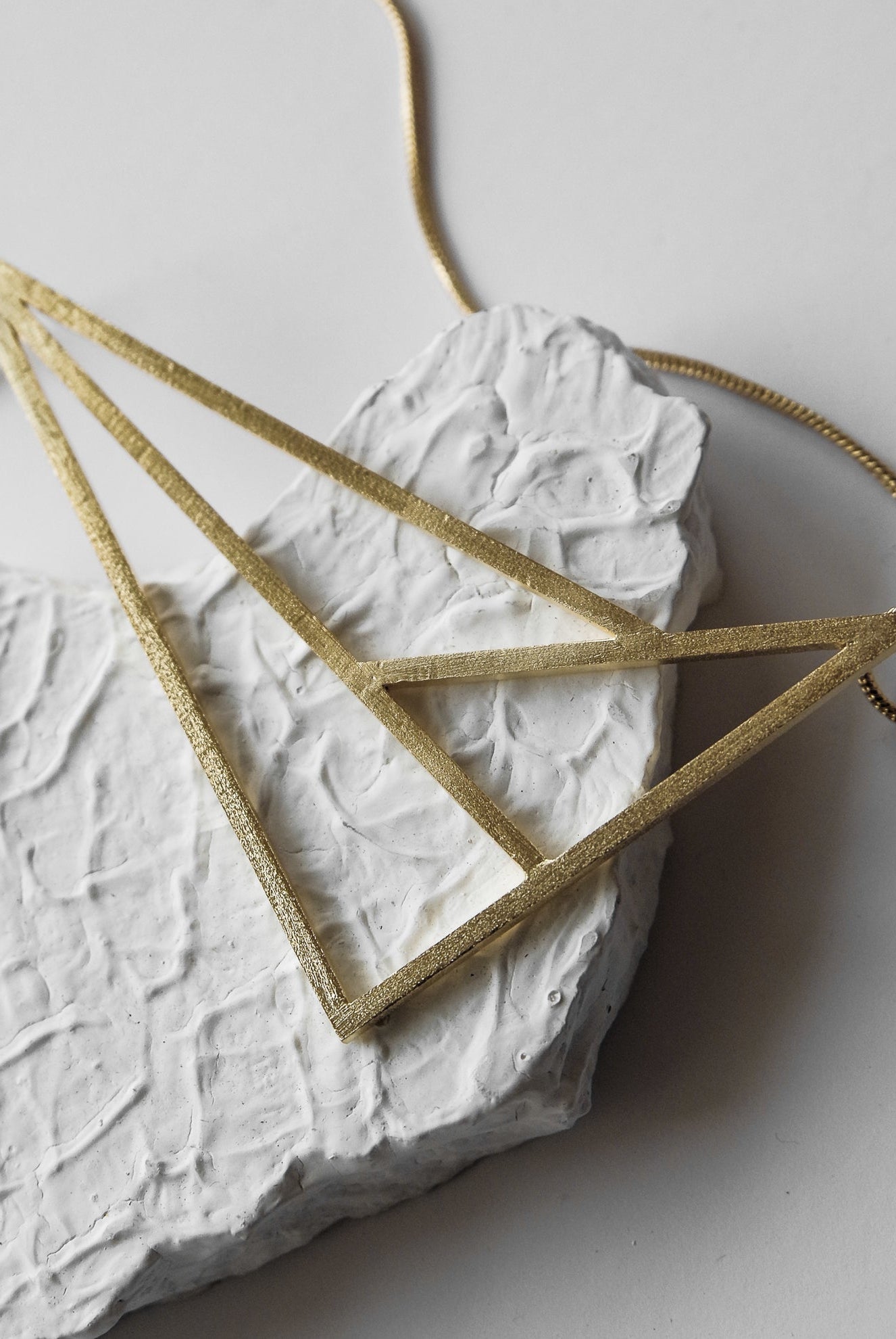 Line Art Neckpiece - CiceroniDE'ANMA