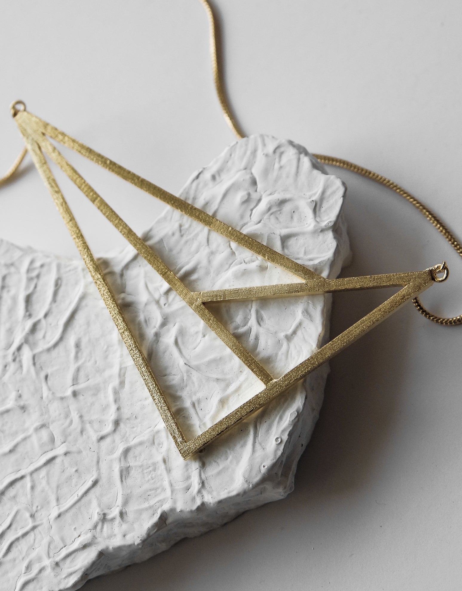 Line Art Neckpiece - CiceroniDE'ANMA