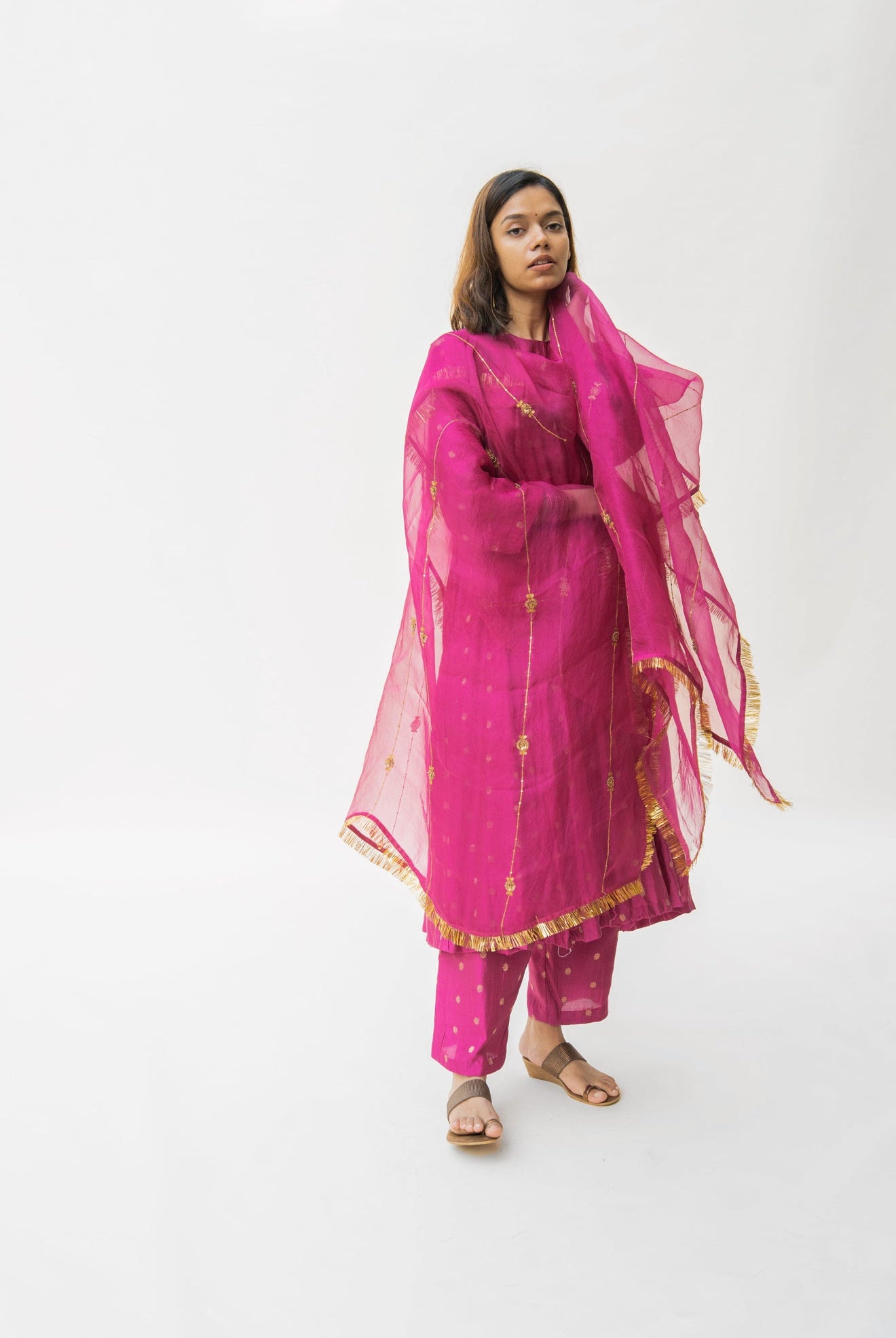 Magenta Adi Bel Odhani - CiceroniNirjara