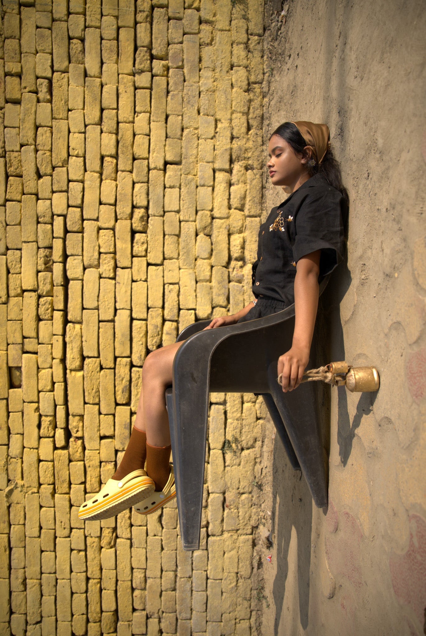 Mens Hand Embroidered Pure Linen Shirt - Buzzing Bees - CiceroniShirtCultura Studio