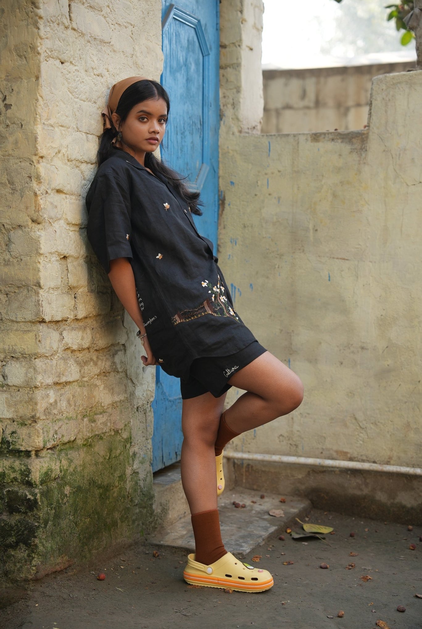 Mens Hand Embroidered Pure Linen Shirt - Buzzing Bees - CiceroniShirtCultura Studio