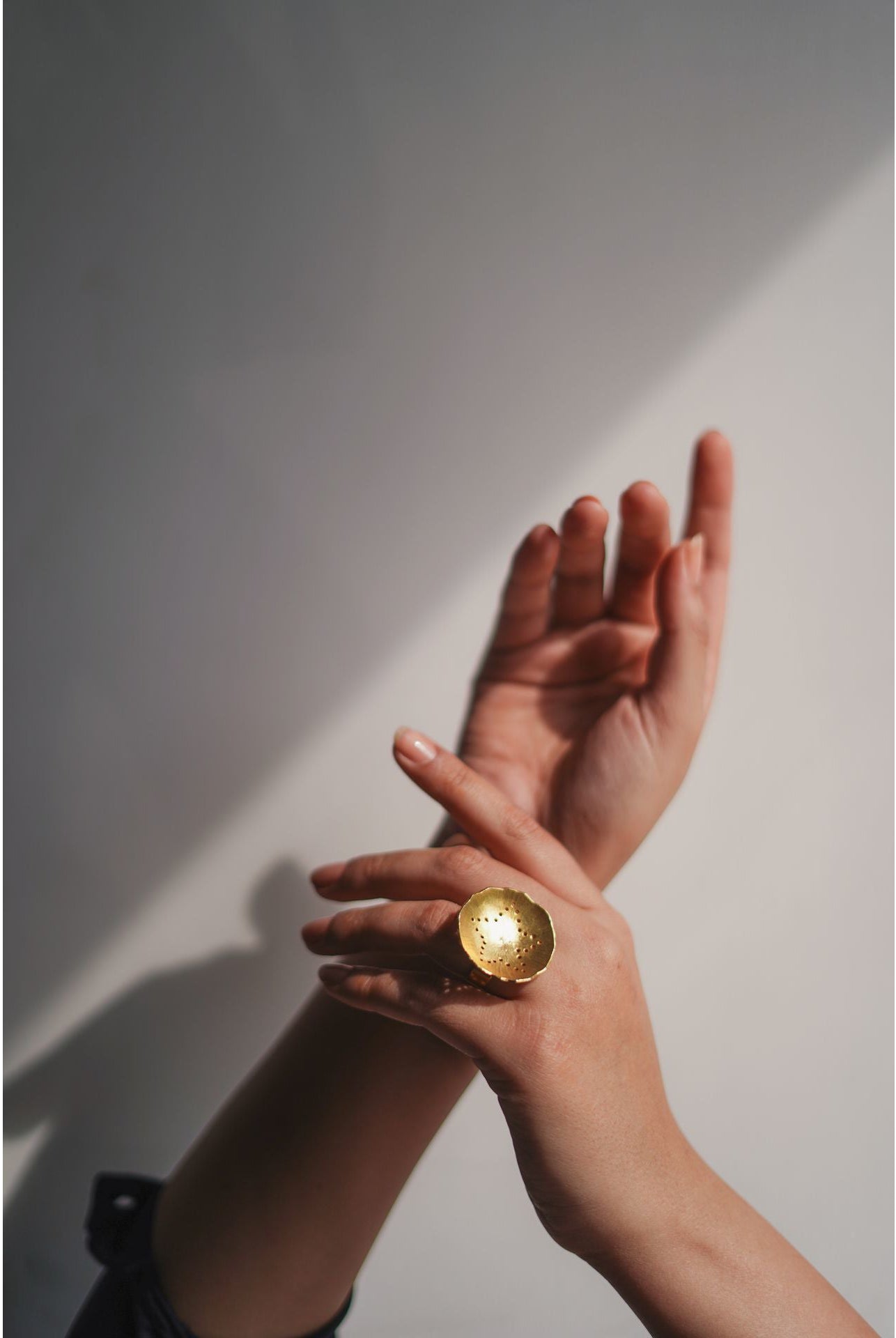 Mogra Solid Ring in Gold - CiceroniAarjavee