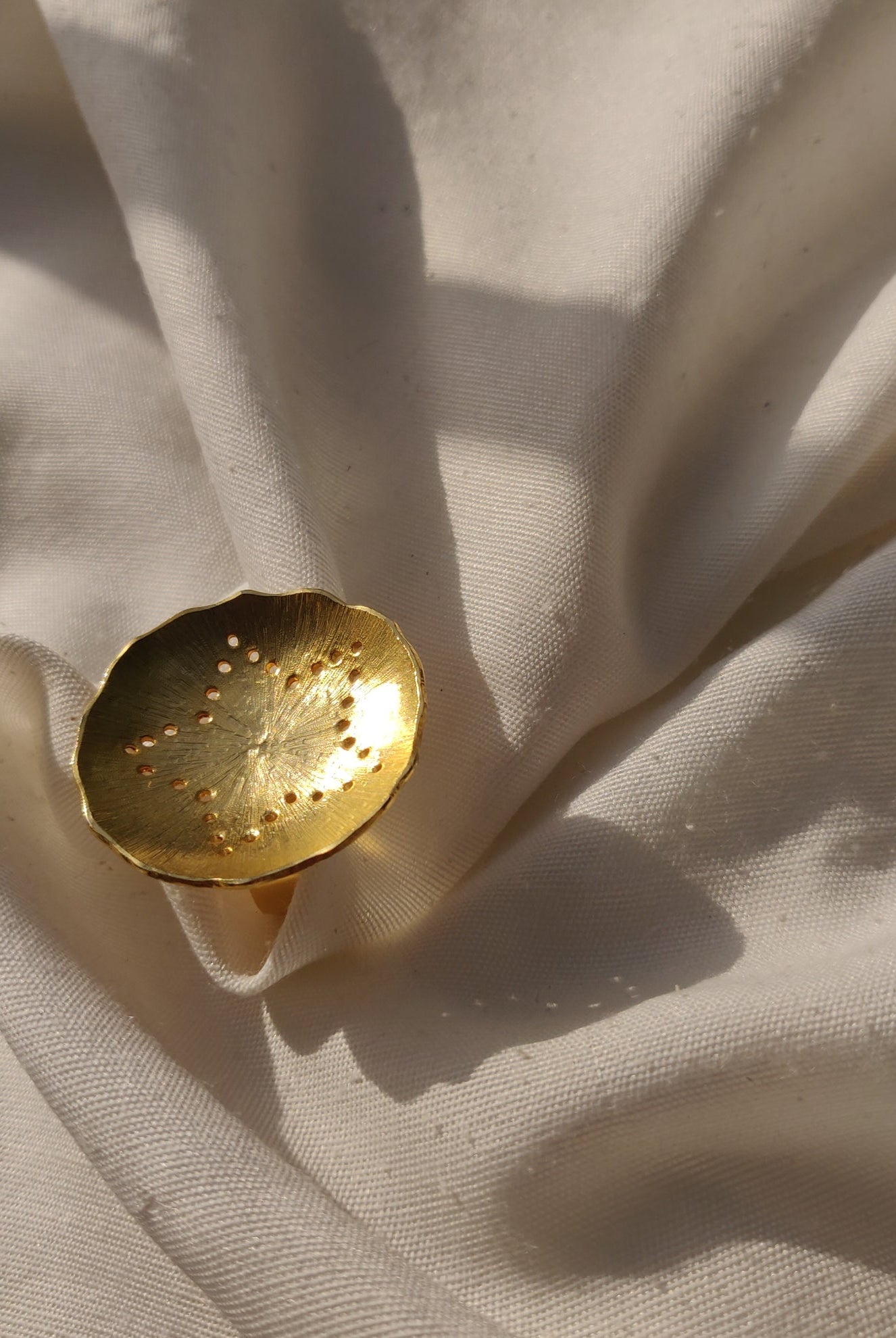 Mogra Solid Ring in Gold - CiceroniAarjavee