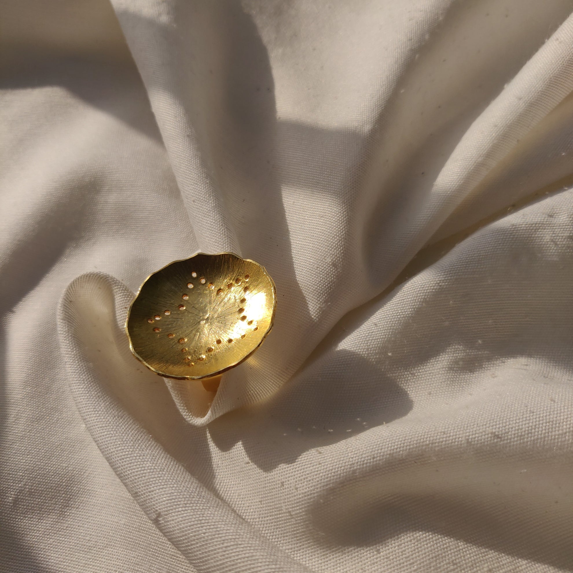 Mogra Solid Ring in Gold - CiceroniAarjavee