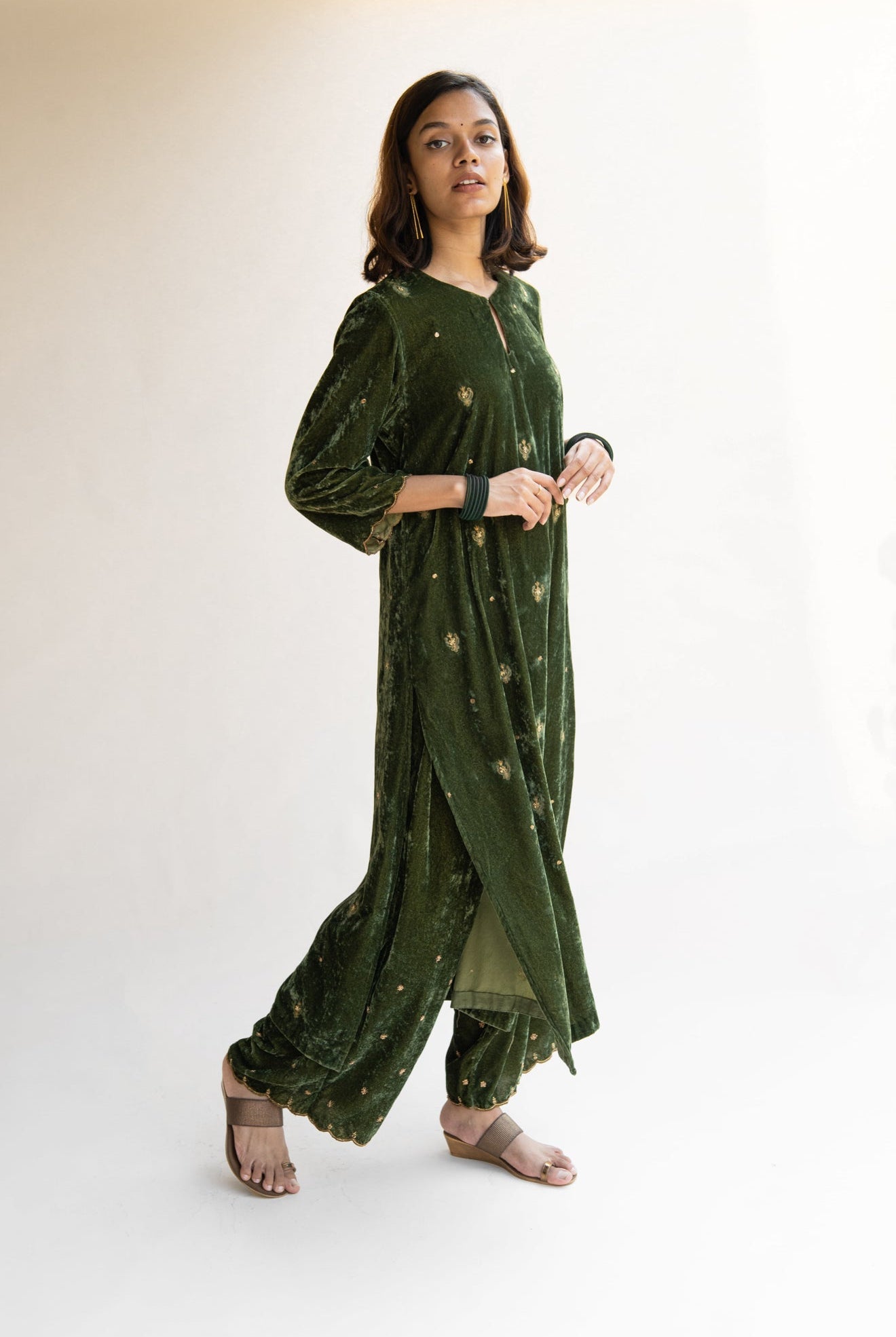 Olive Noorah Velvet Kurta (Set of 2) - CiceroniNirjara