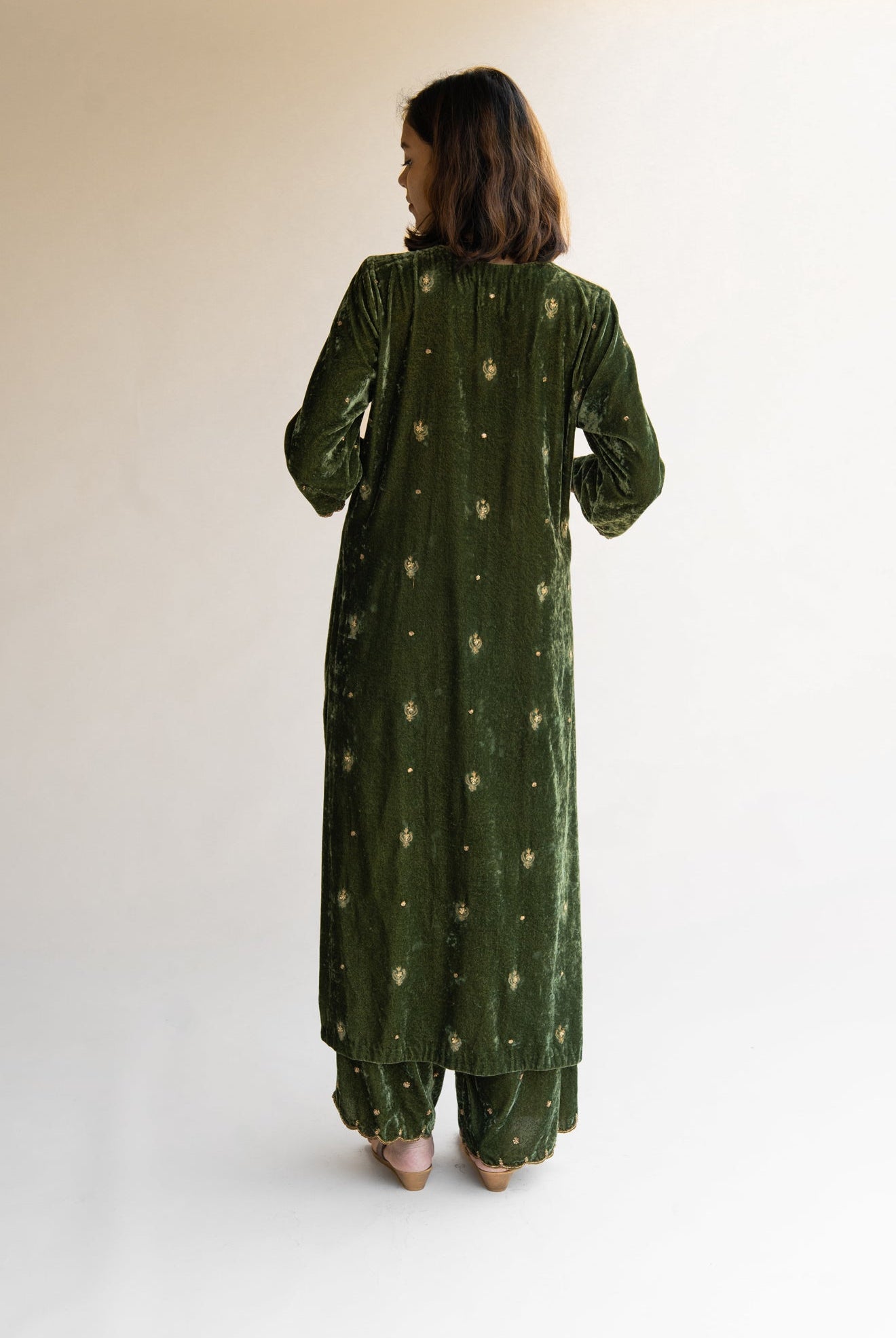 Olive Noorah Velvet Kurta (Set of 2) - CiceroniNirjara