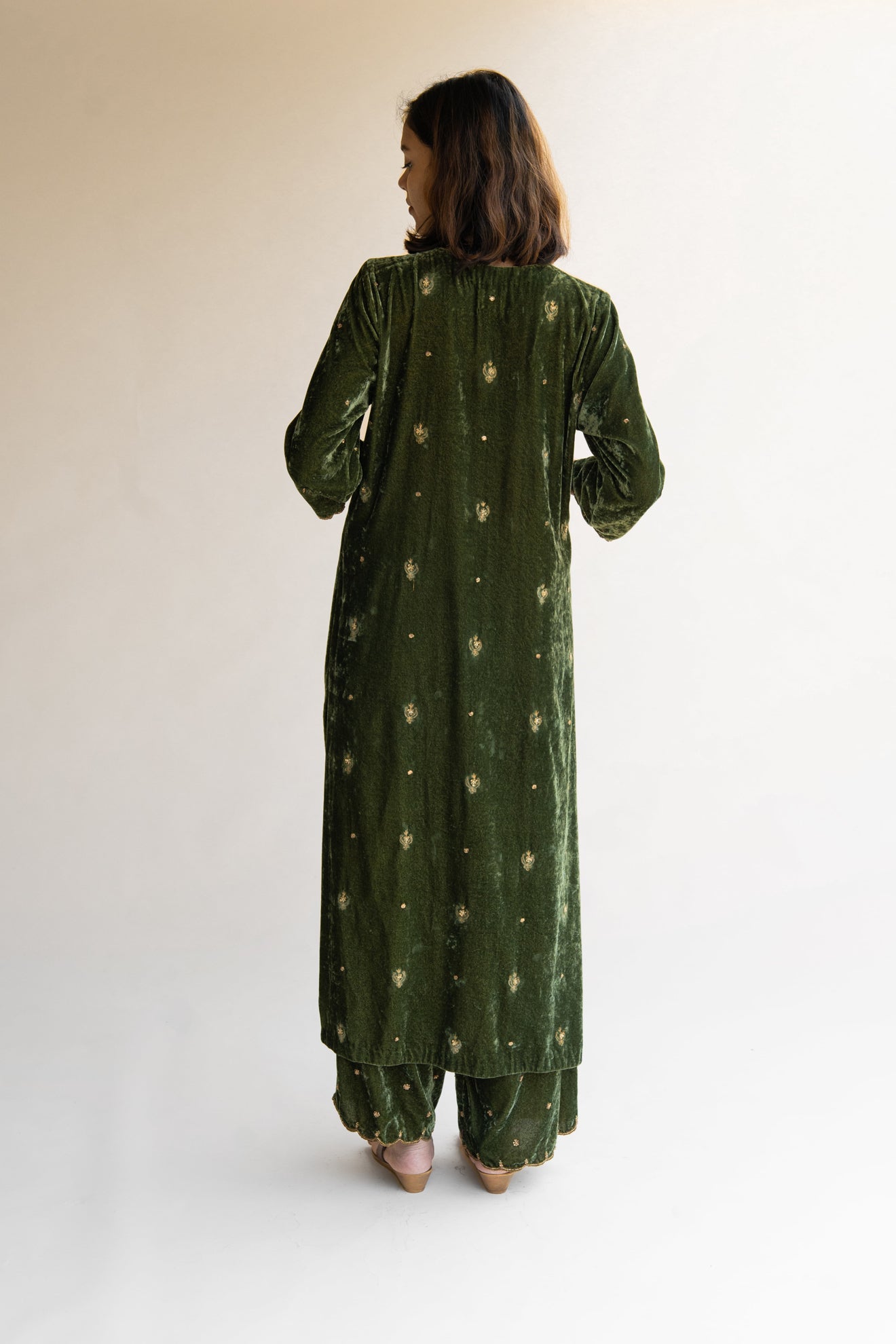 Olive Noorah Velvet Kurta (Set of 2) - CiceroniNirjara