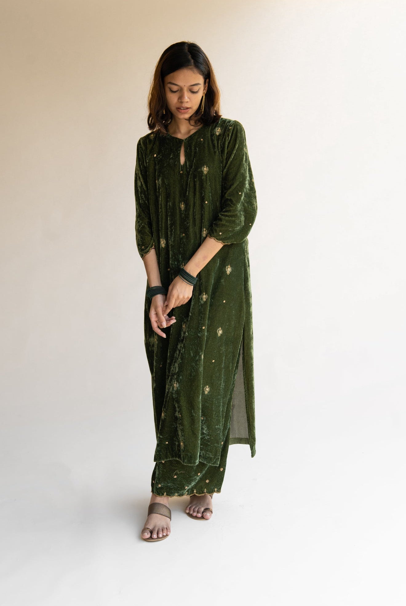 Olive Noorah Velvet Kurta (Set of 2) - CiceroniNirjara