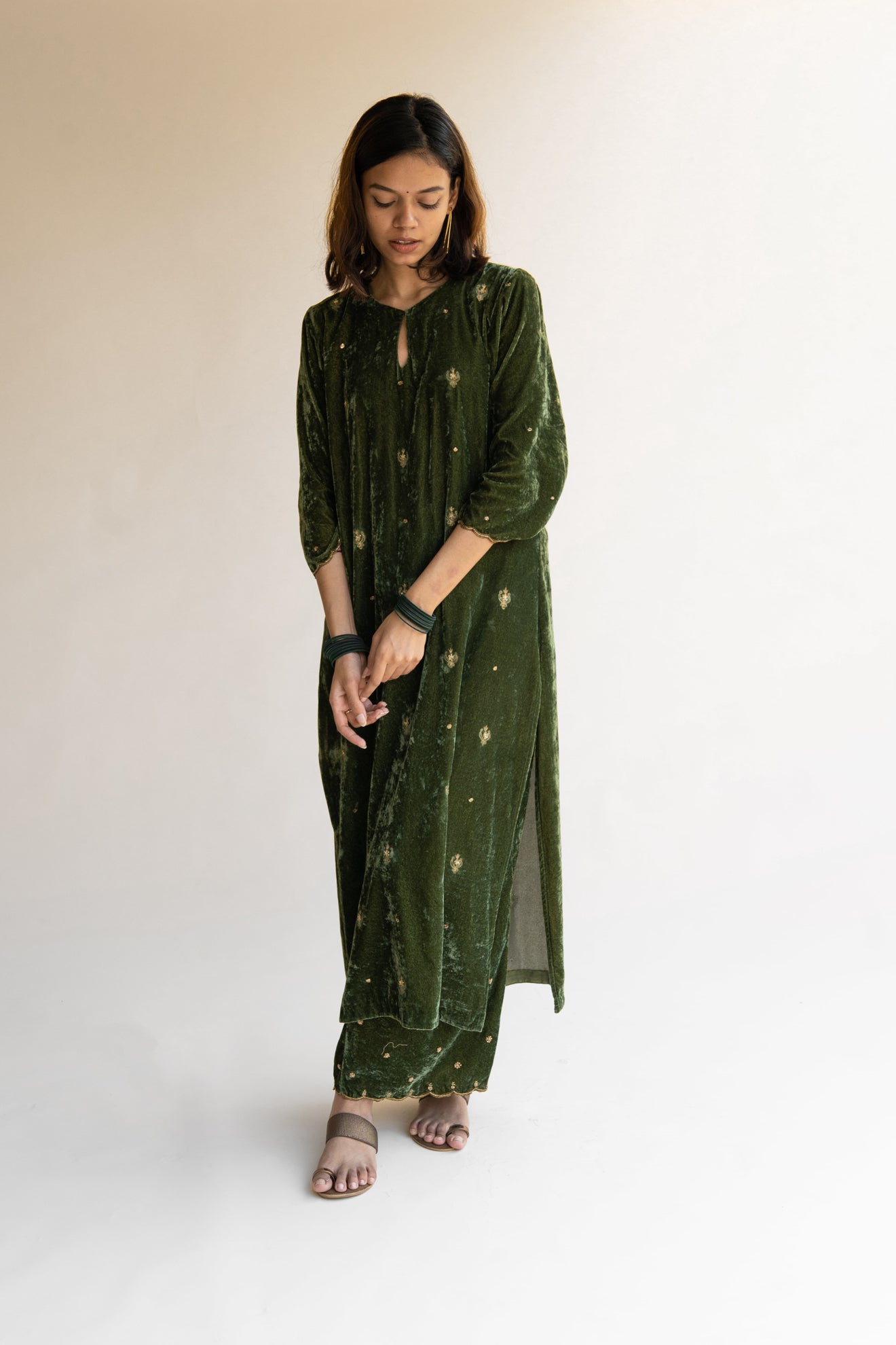 Olive Noorah Velvet Kurta (Set of 2) - CiceroniNirjara