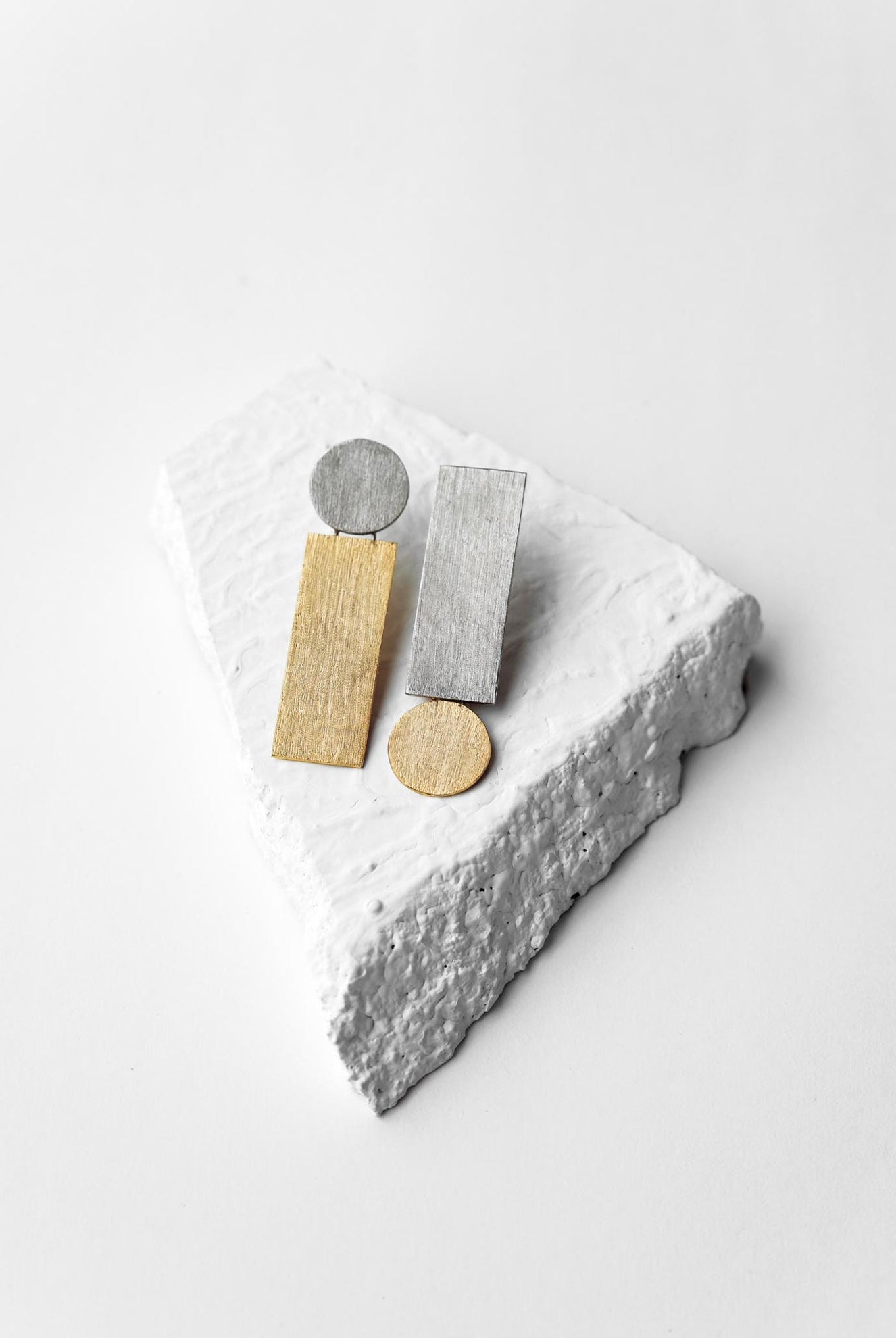 Opposites Attract Earrings - CiceroniDE'ANMA