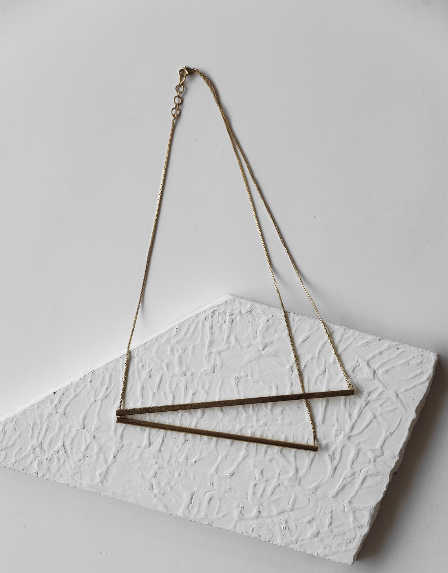 Out of Line Neckpiece - CiceroniDE'ANMA