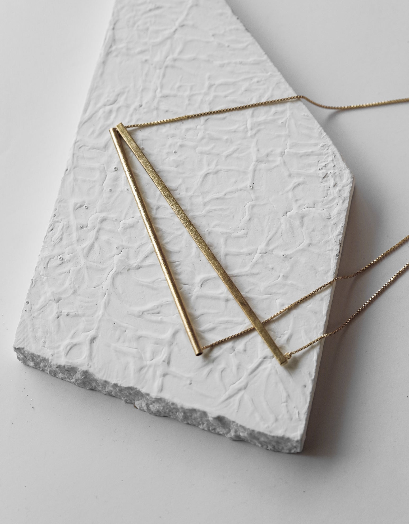 Out of Line Neckpiece - CiceroniDE'ANMA