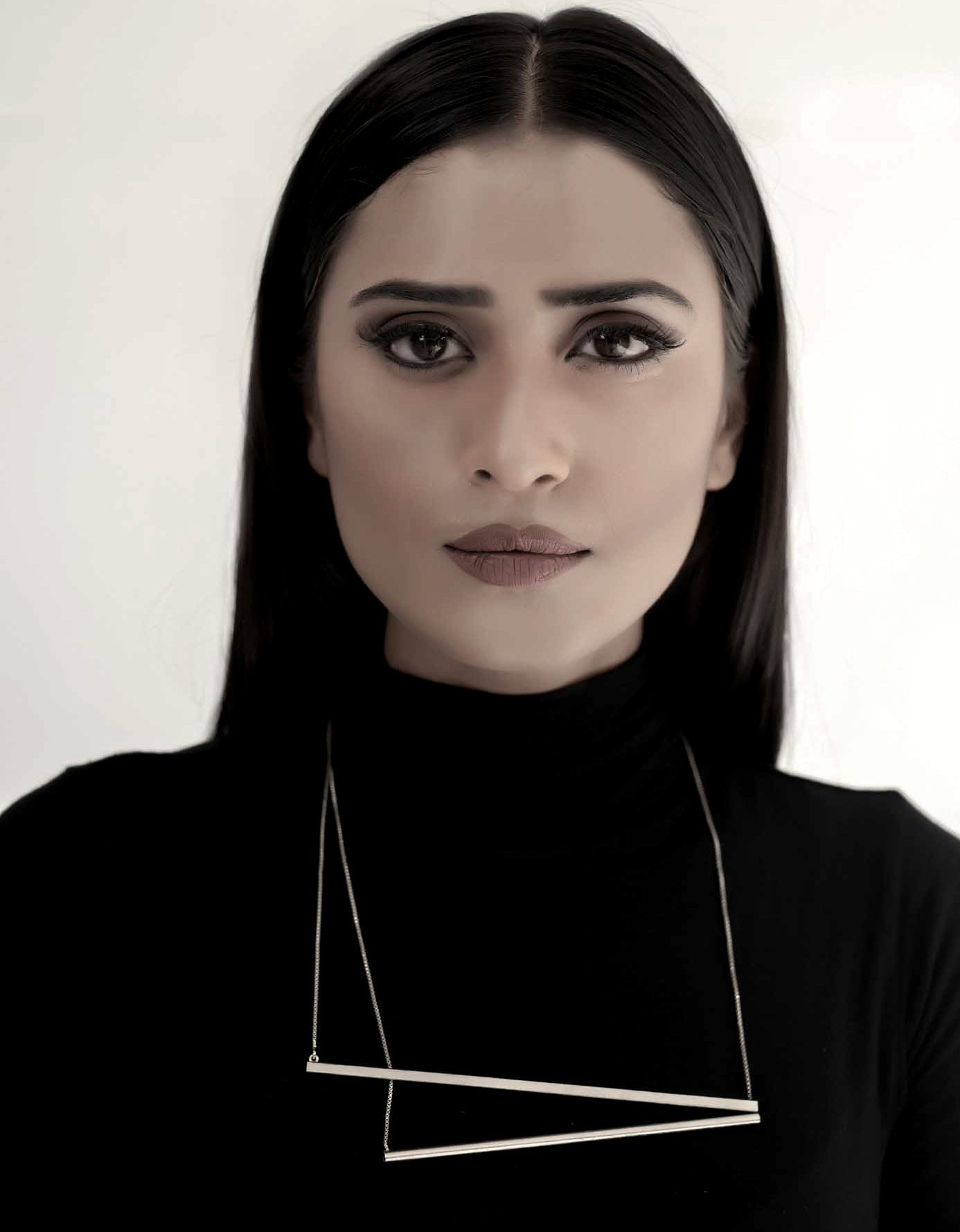 Out of Line Neckpiece - CiceroniDE'ANMA