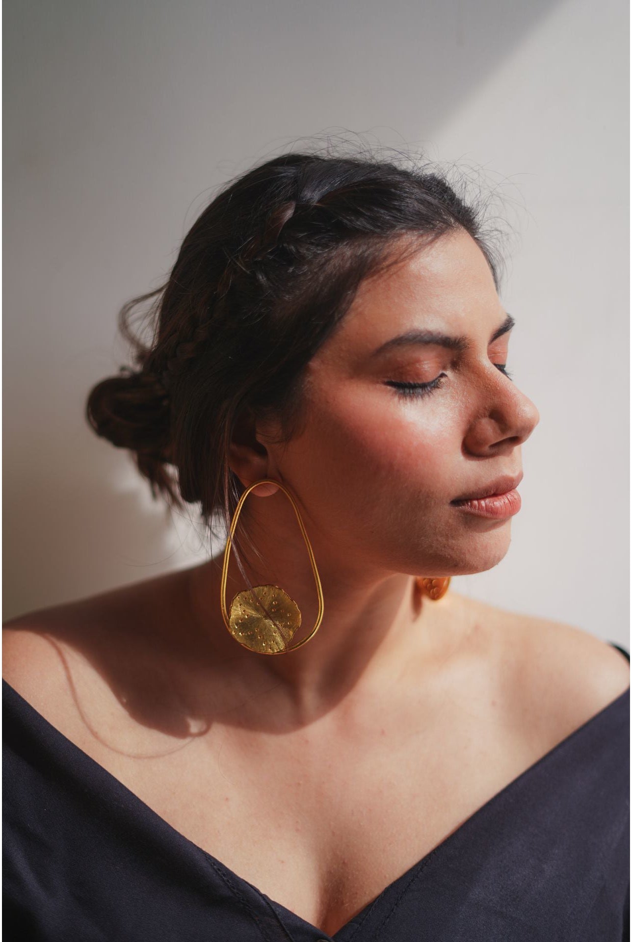 Oval Mogra Solids in Gold - CiceroniAarjavee