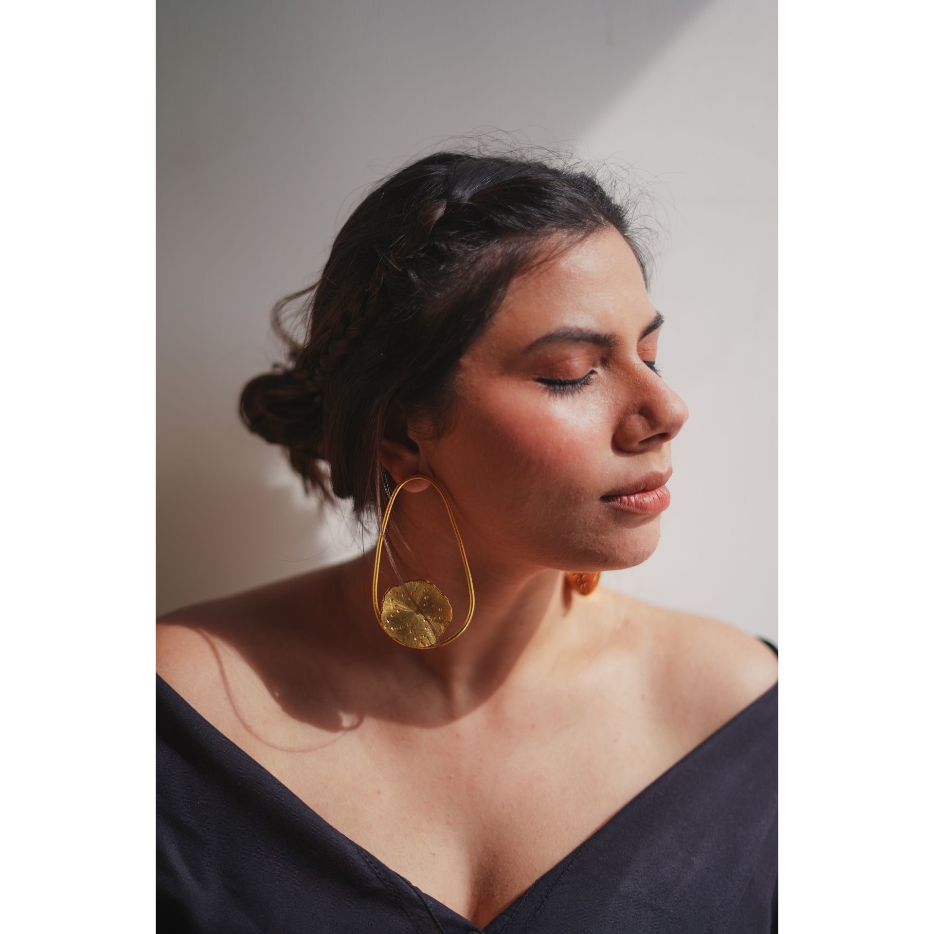 Oval Mogra Solids in Gold - CiceroniAarjavee