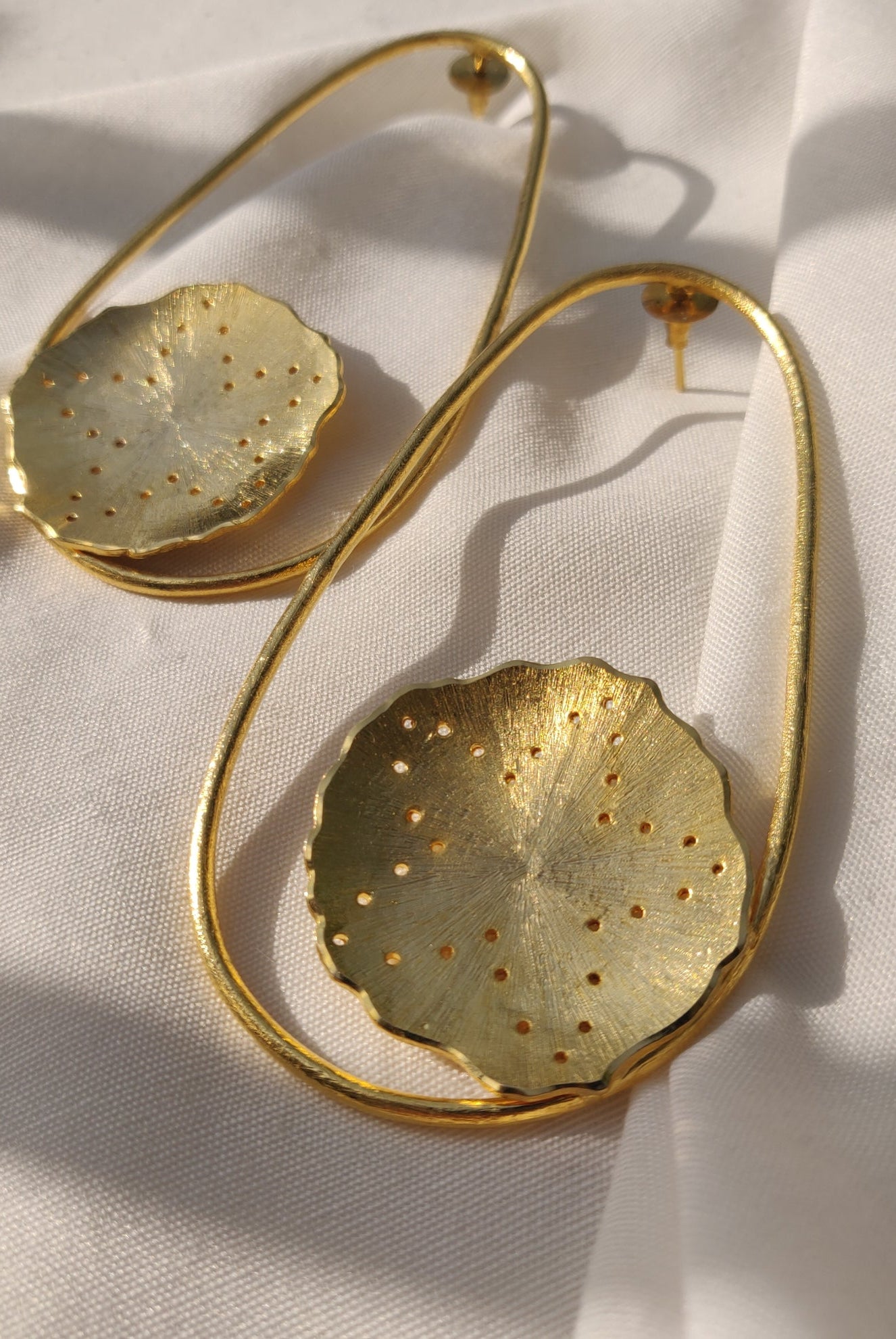 Oval Mogra Solids in Gold - CiceroniAarjavee
