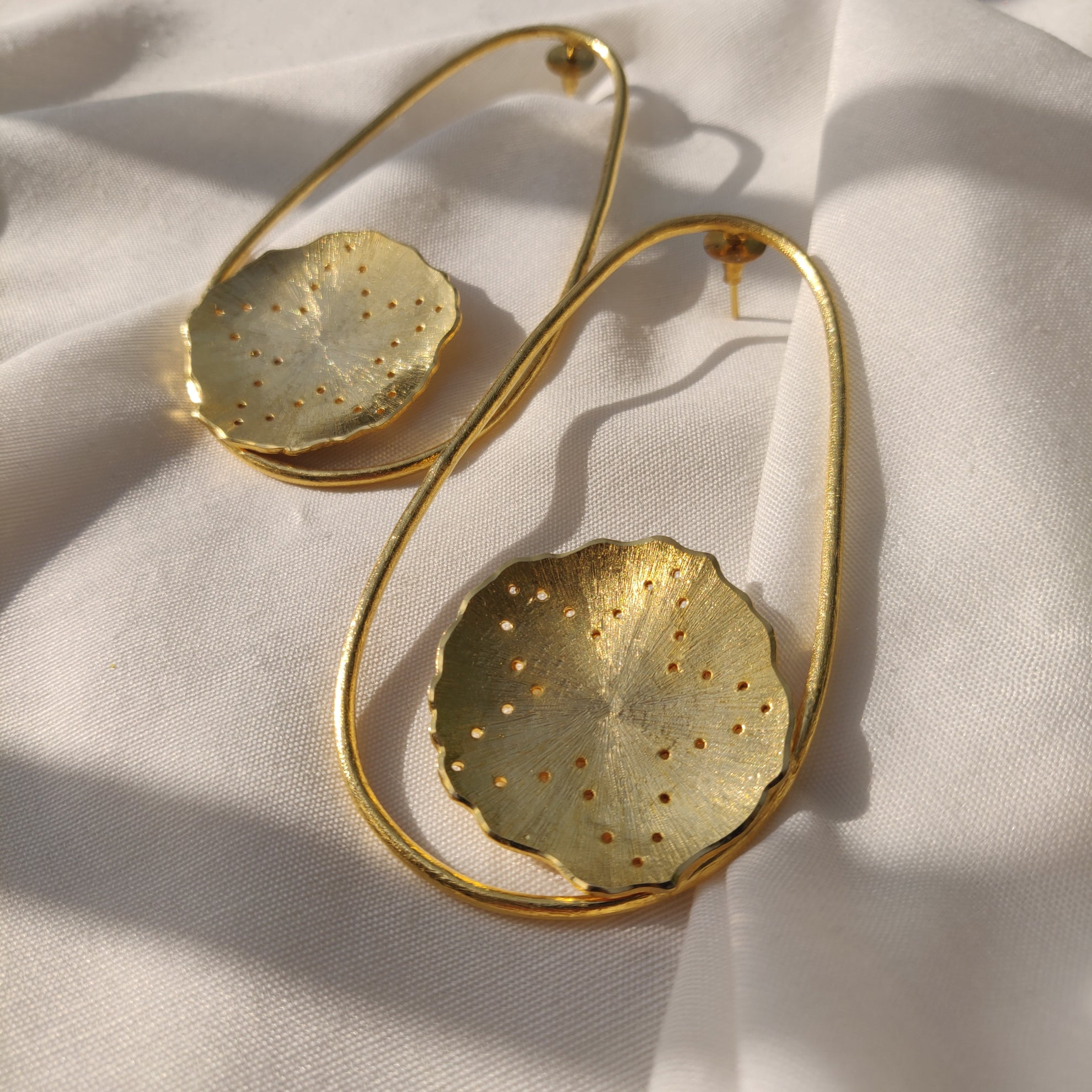 Oval Mogra Solids in Gold - CiceroniAarjavee