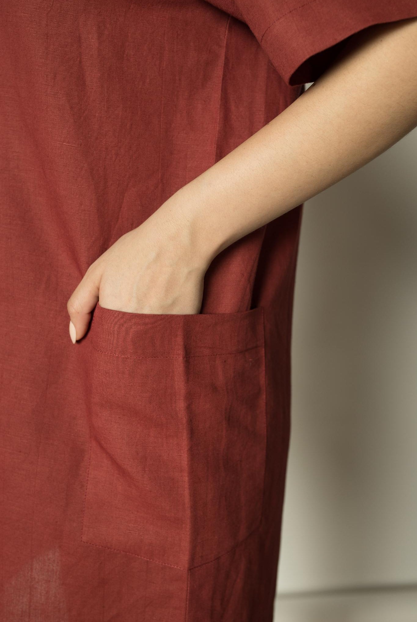 Plunge-Neck Shift Dress - CiceroniDressesAnushé Pirani