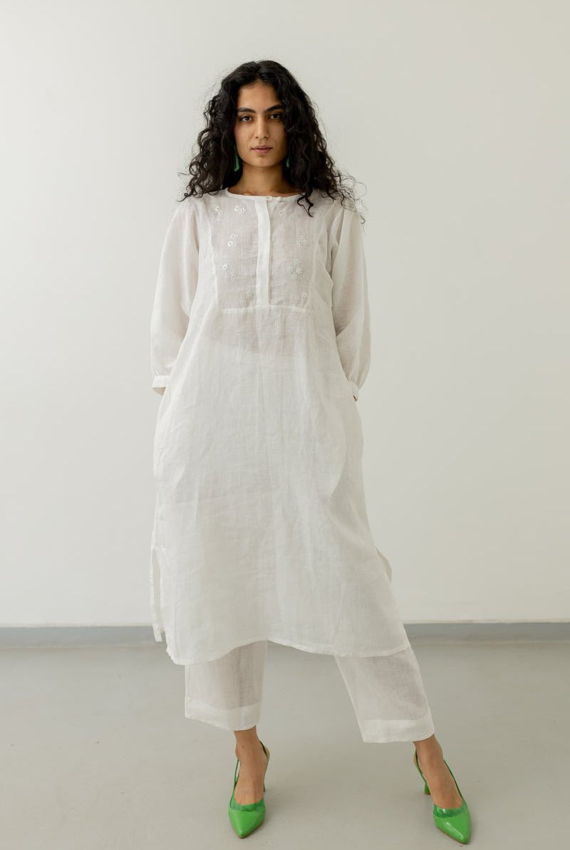 Pristine White Linen Kurta Set - CiceroniKurtaSilai Studio