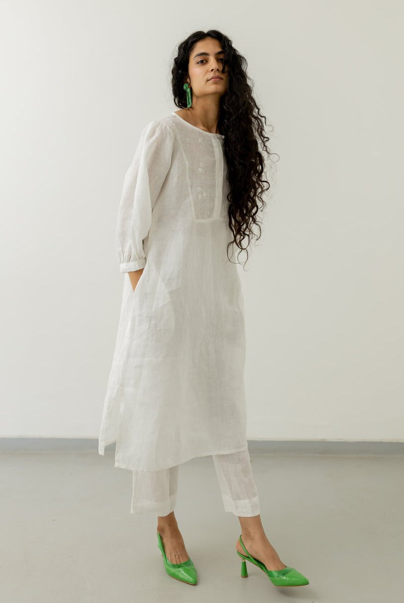 Pristine White Linen Kurta Set - CiceroniKurtaSilai Studio