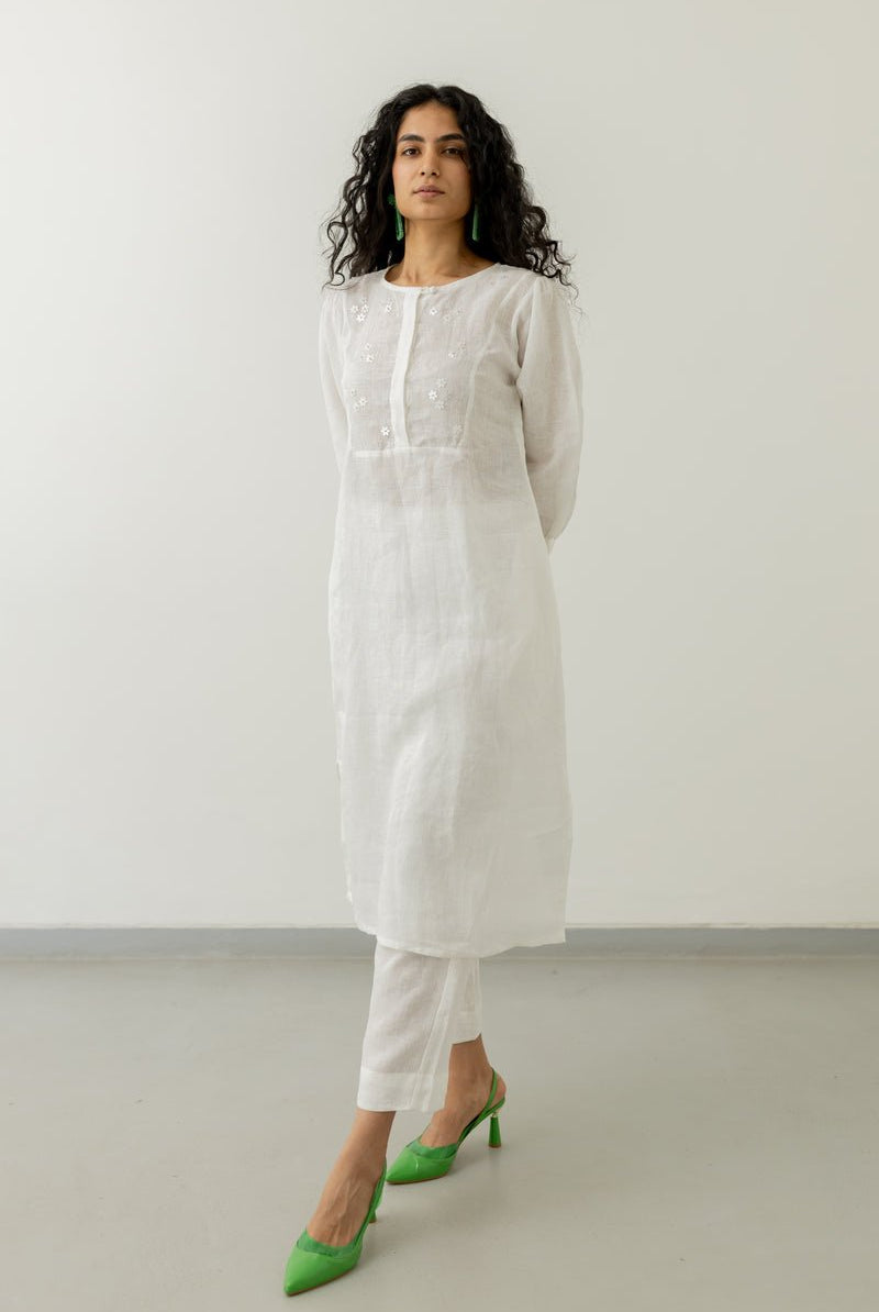 Pristine White Linen Kurta Set - CiceroniKurtaSilai Studio