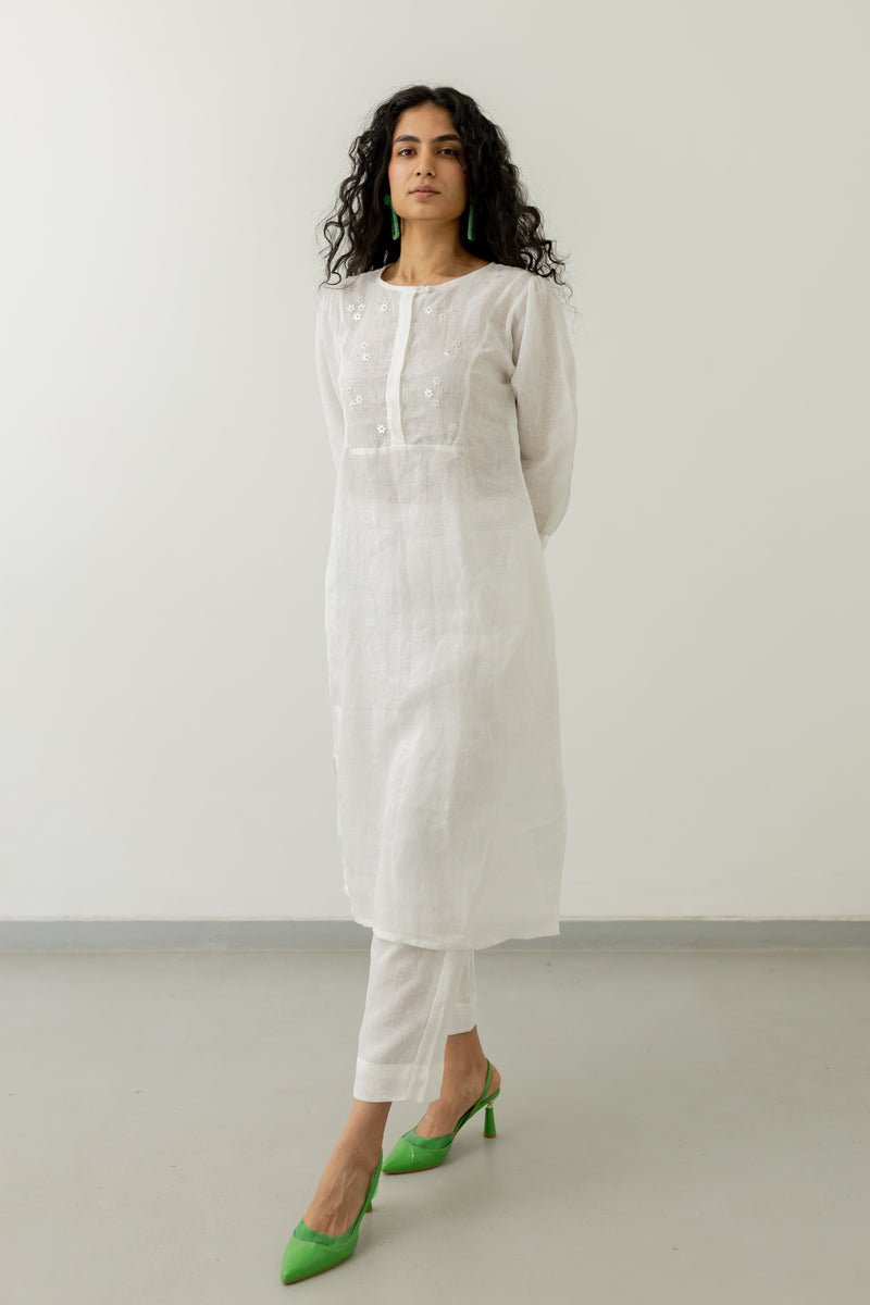 Pristine White Linen Kurta Set - CiceroniKurtaSilai Studio