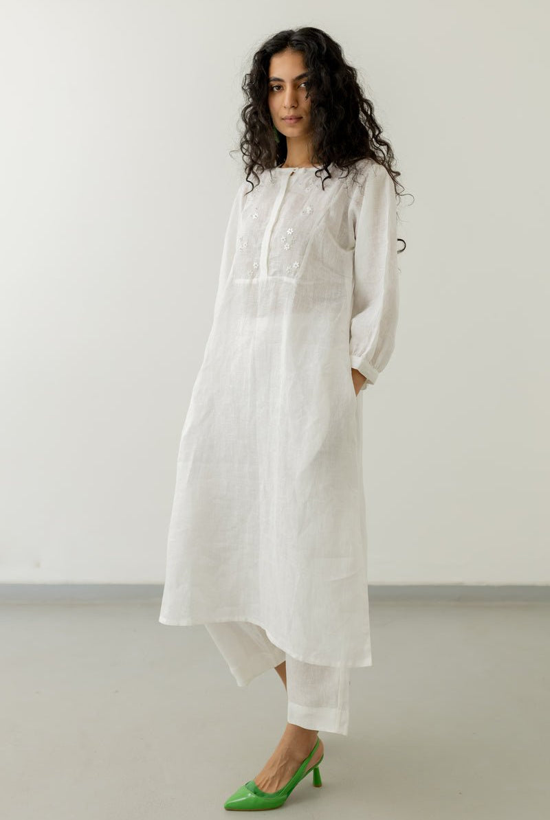 Pristine White Linen Kurta Set - CiceroniKurtaSilai Studio