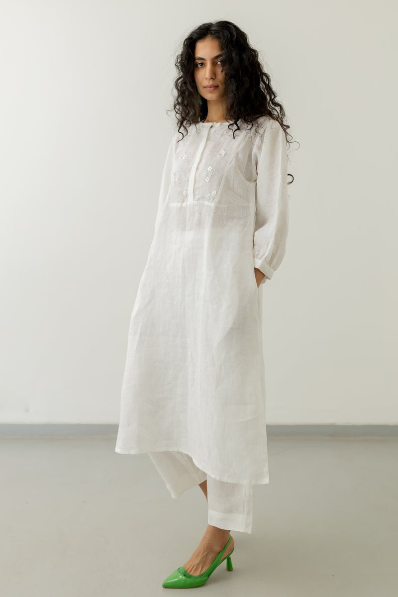 Pristine White Linen Kurta Set - CiceroniKurtaSilai Studio