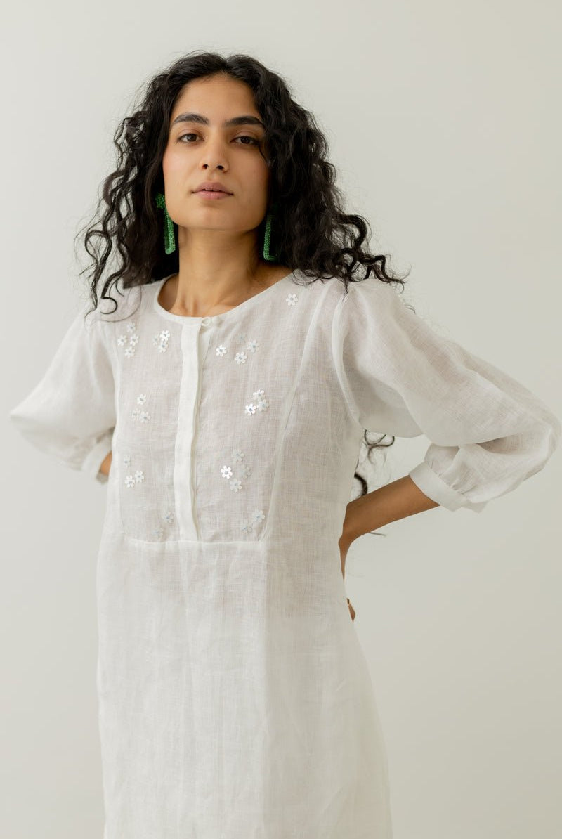 Pristine White Linen Kurta Set - CiceroniKurtaSilai Studio