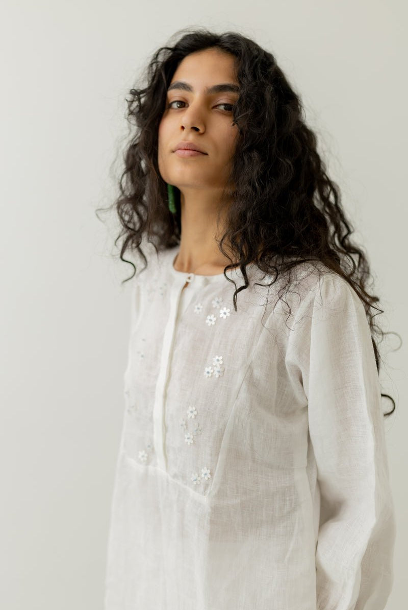 Pristine White linen kurta - CiceroniKurtaSilai Studio
