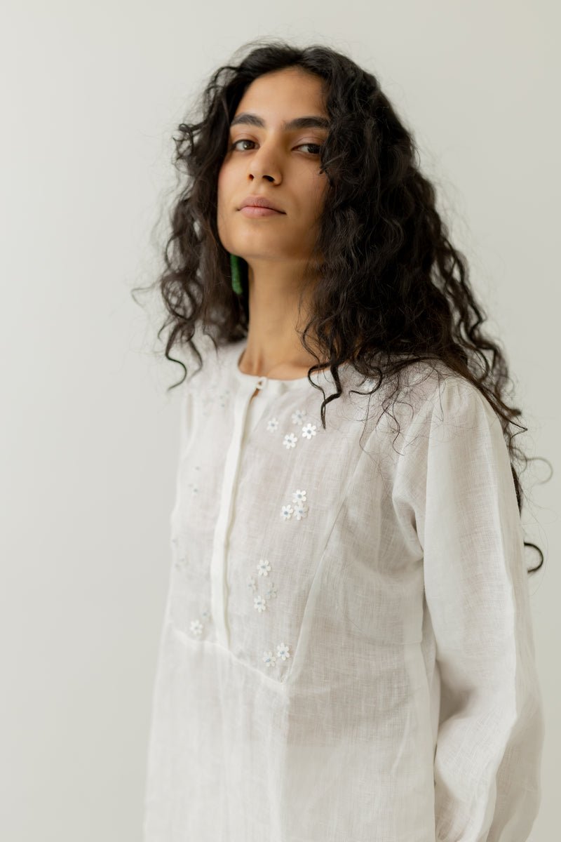 Pristine White linen kurta - CiceroniKurtaSilai Studio