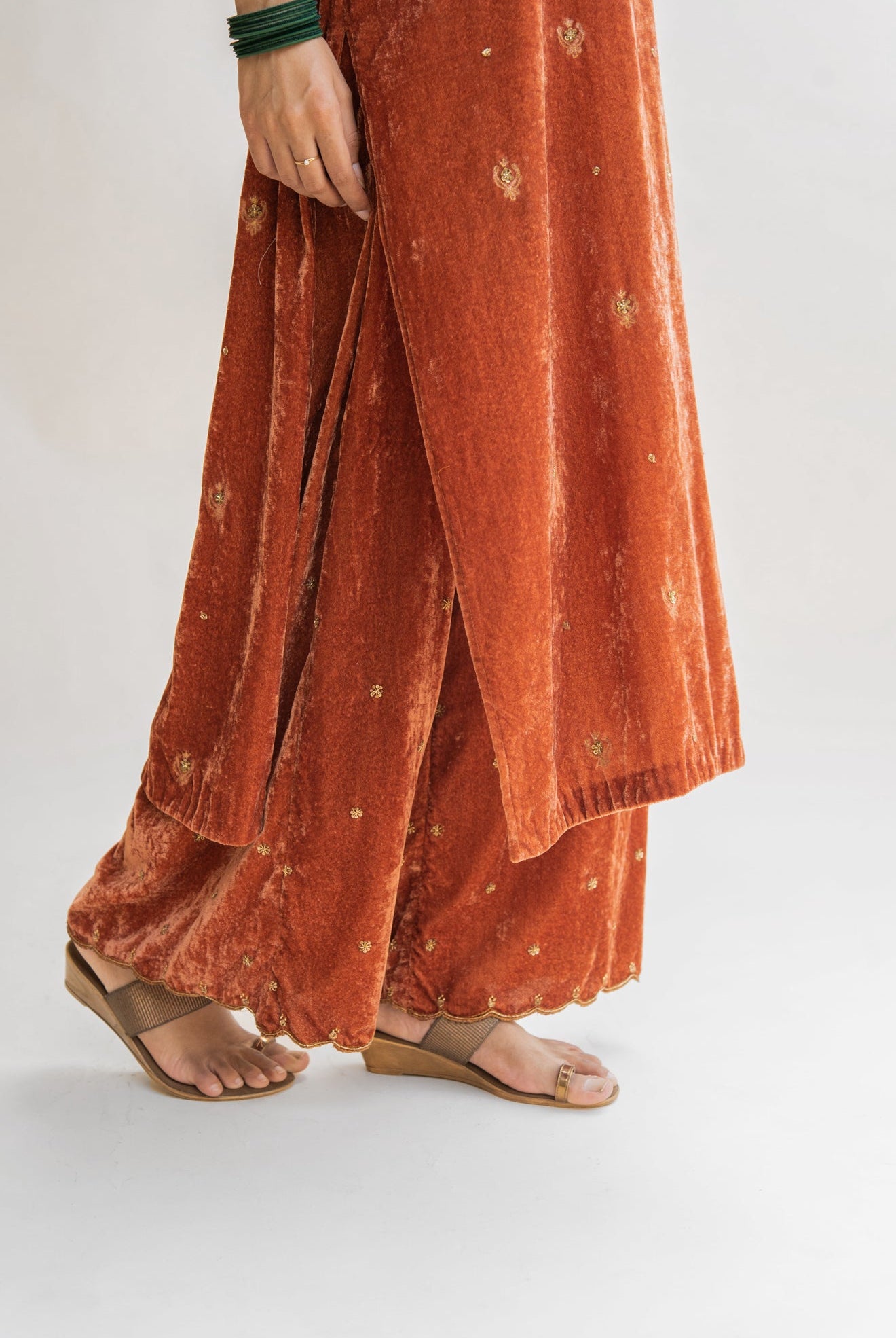 Rust Noorah Velvet Kurta (Set of 2) - CiceroniNirjara