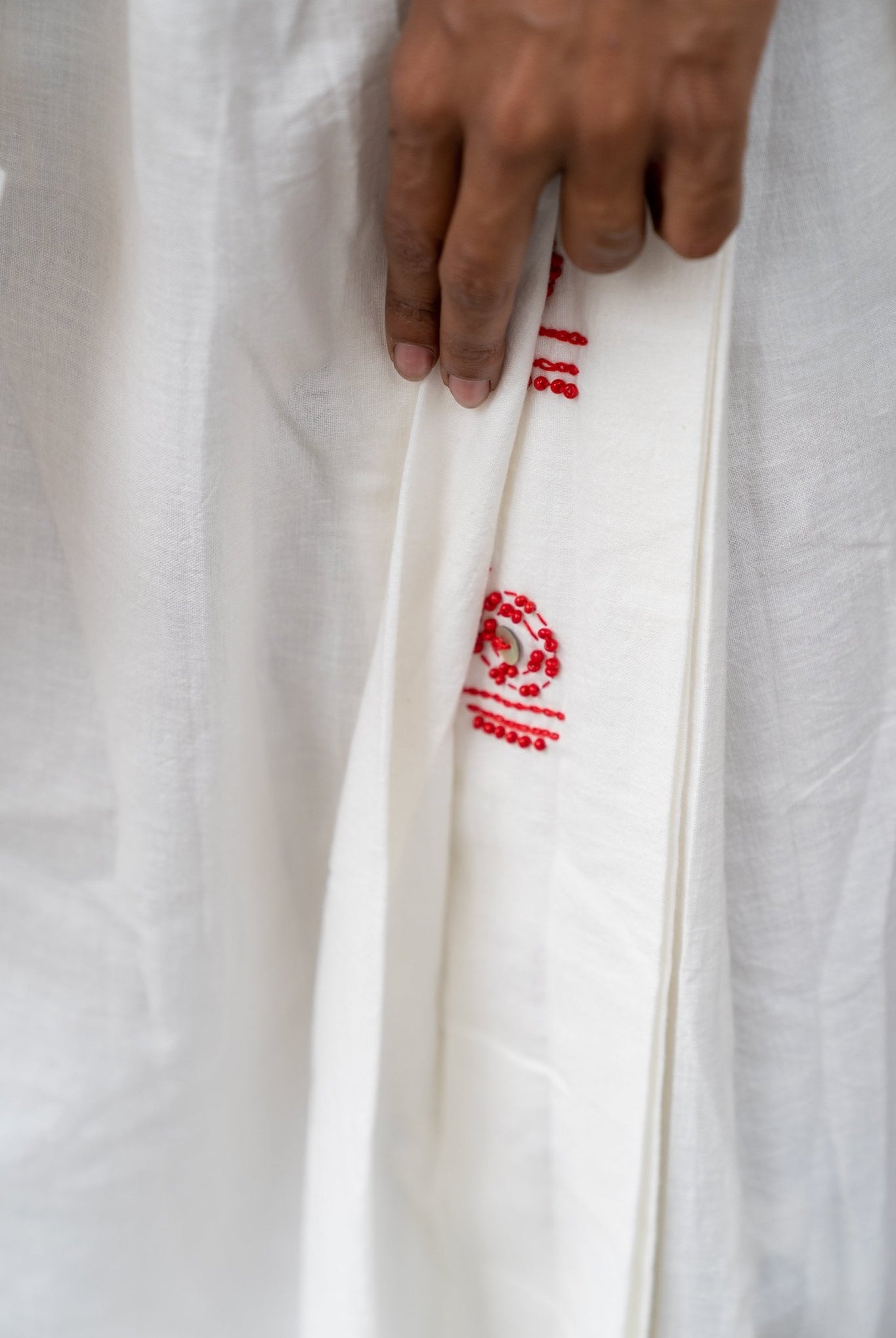 Shvet Lungi White Skirt - CiceroniSkirtsPrathaa