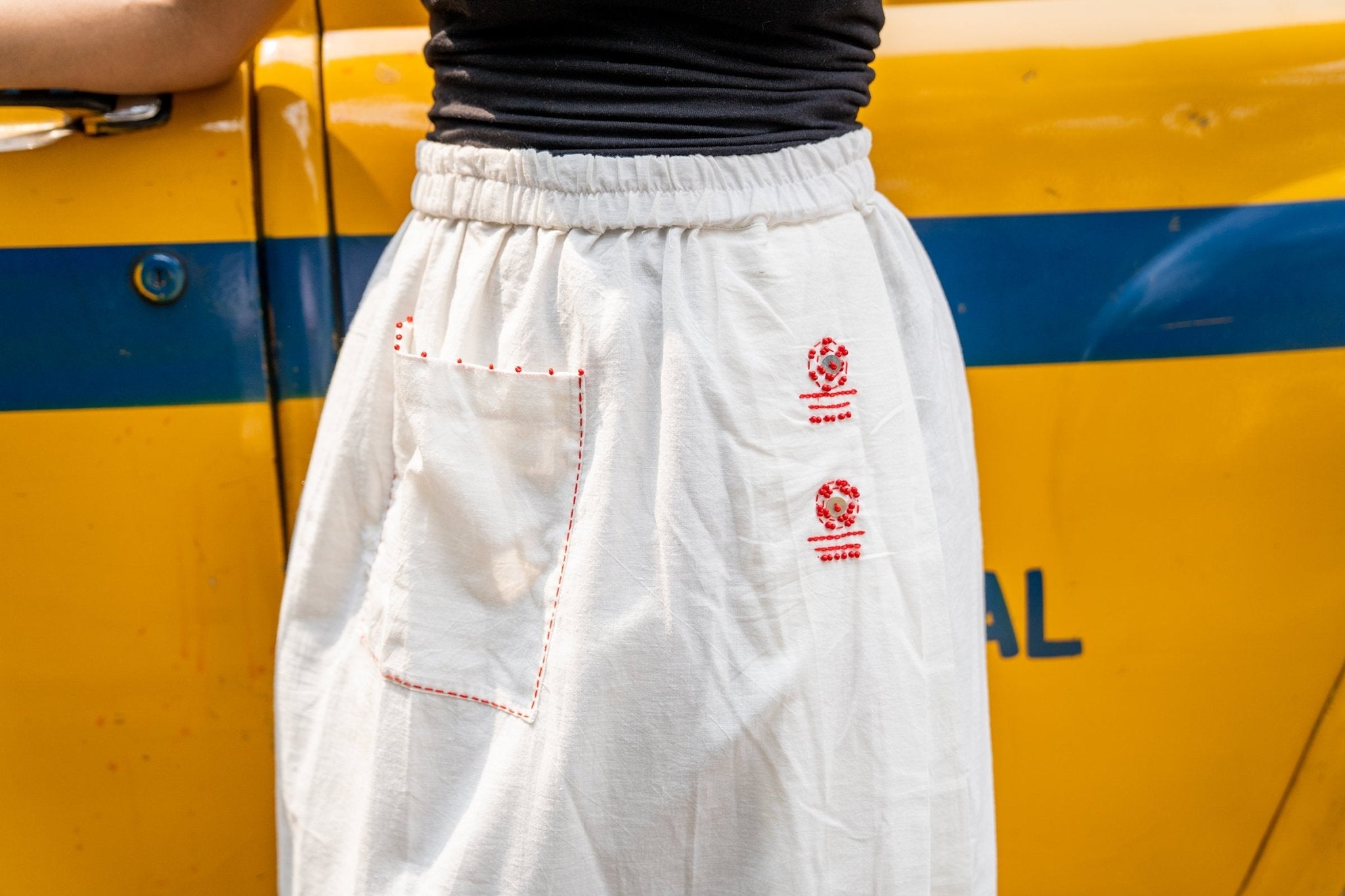 Shvet Lungi White Skirt - CiceroniSkirtsPrathaa