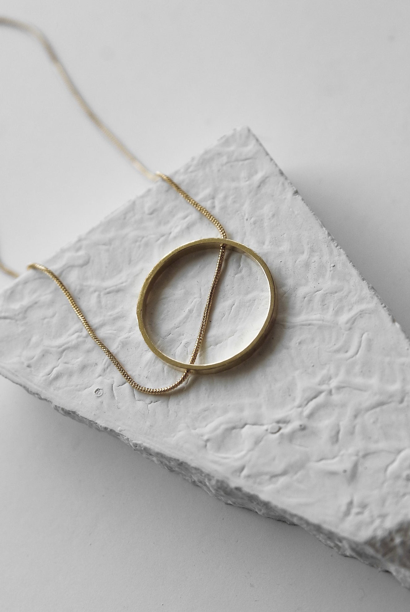 Slit a Circle Neckpiece - CiceroniDE'ANMA