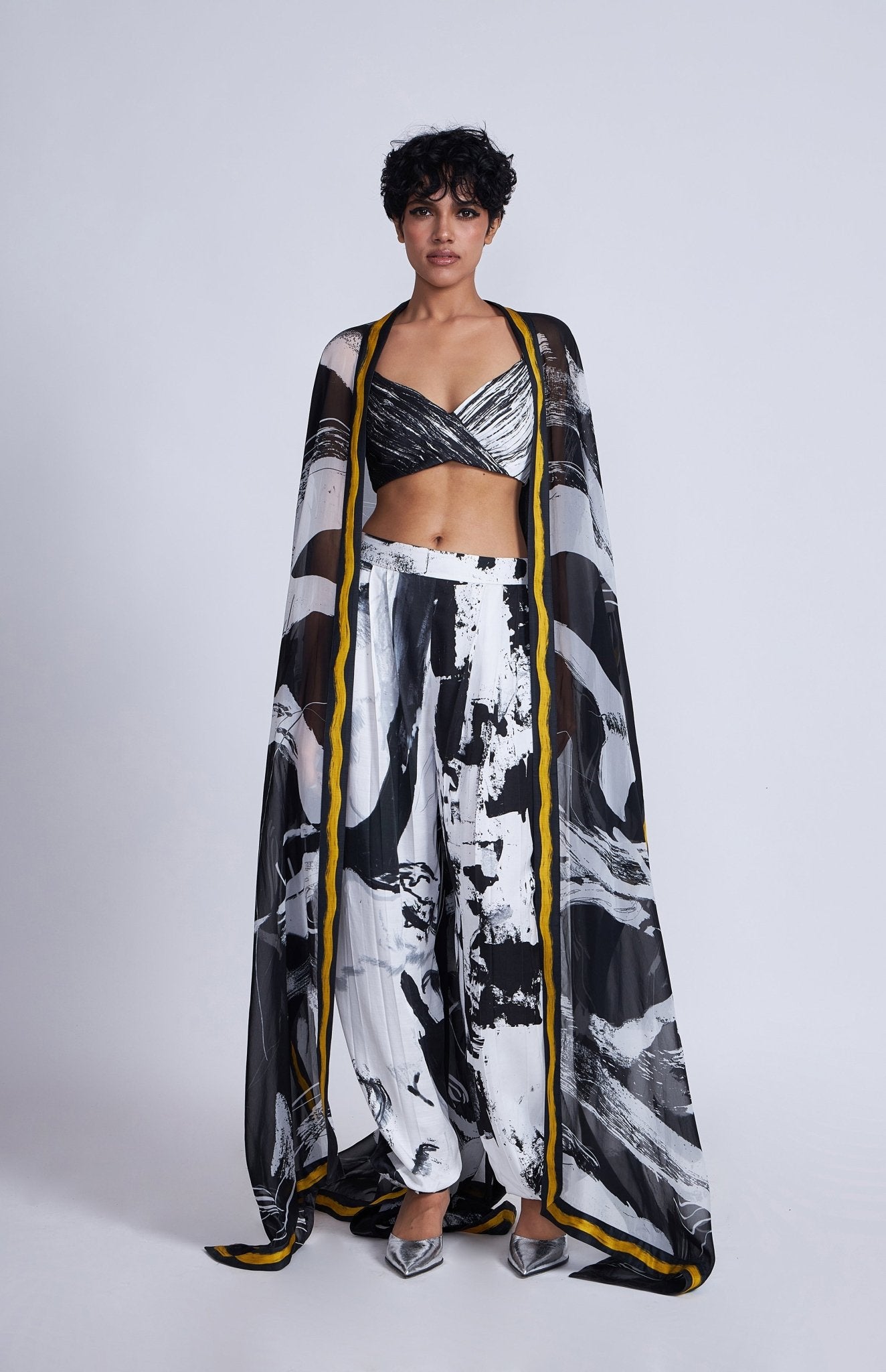 Tazaki Cape - CiceroniCapeAdvait