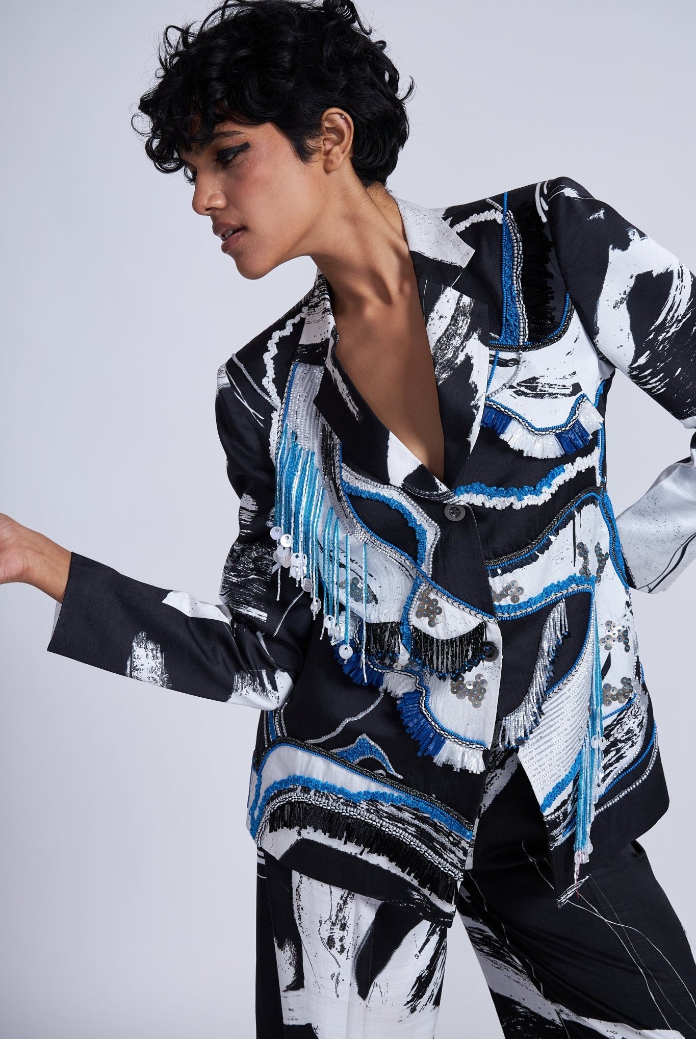 Tazaki Embroidered Blazer - CiceroniBlazersAdvait