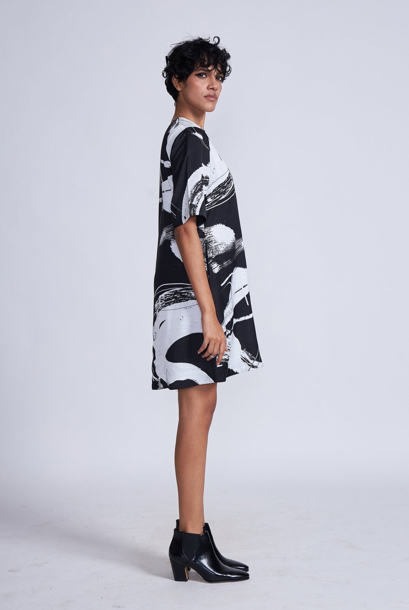 Tazaki Shift Dress - CiceroniDressesAdvait