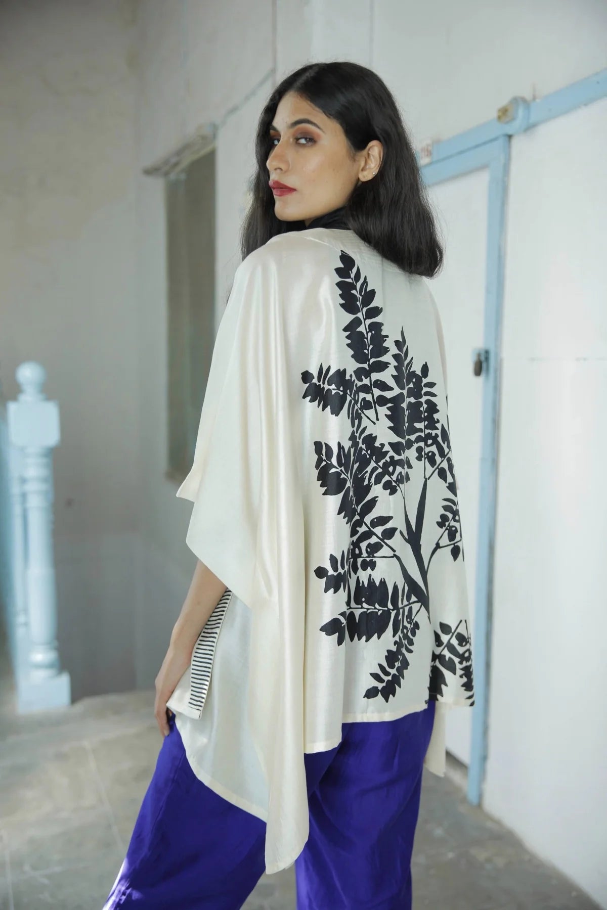 The 'Fallen Leaves' Kimono - CiceroniKimonoAeshaane