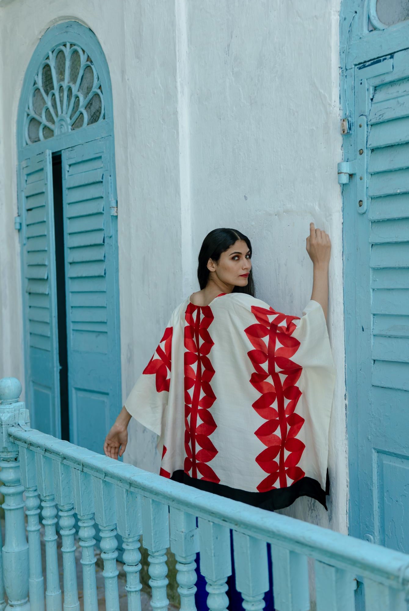 The 'Lal Patta' Eri Peace silk Kaftan - CiceroniKaftanAeshaane